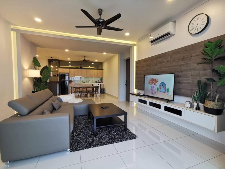 Grand Suites 4BR 12Pax Gathering First Choice WIFI NETFLIX!! 60"TV By STAY view 4