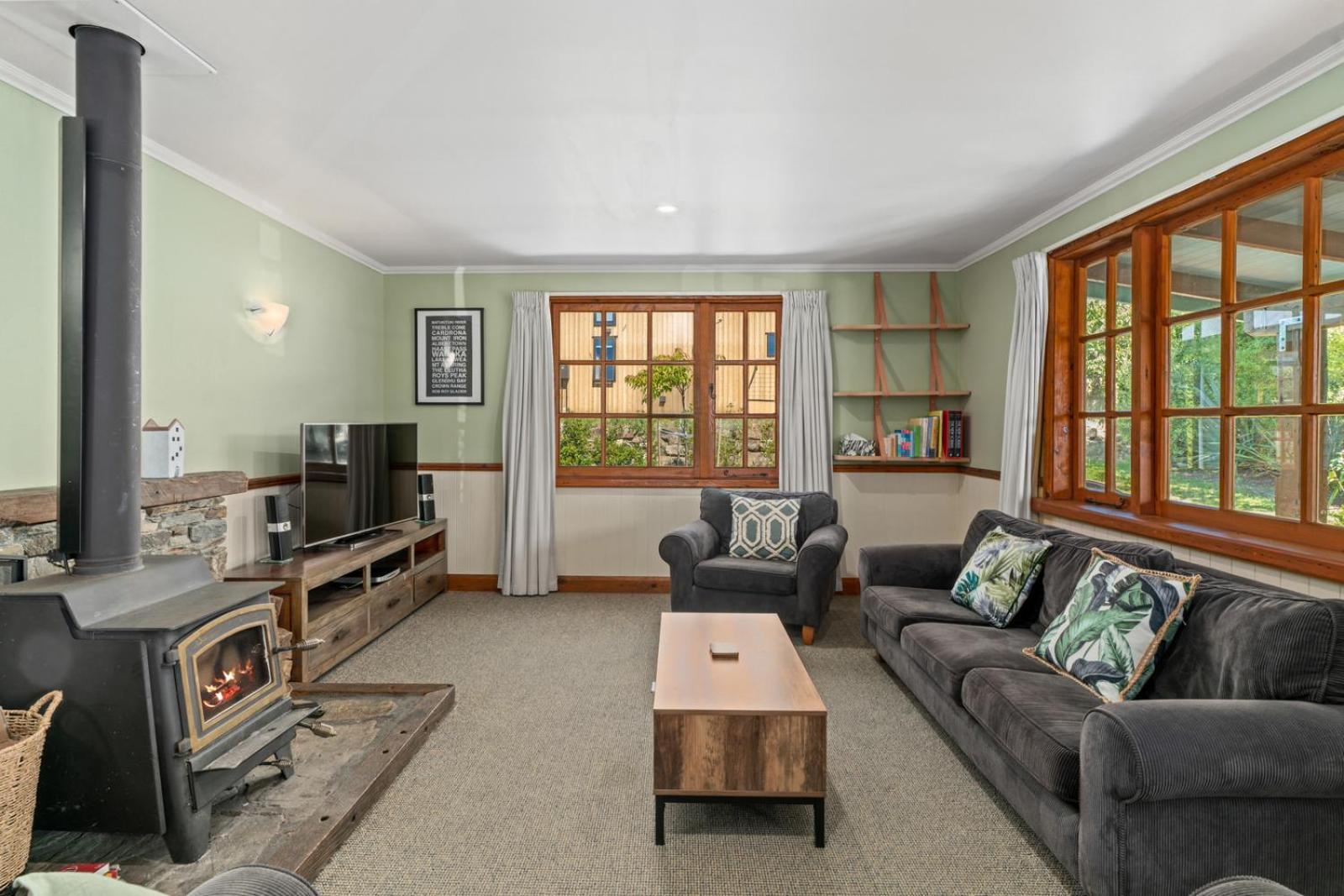 The Cottage on the Hill - Wānaka Holiday Home