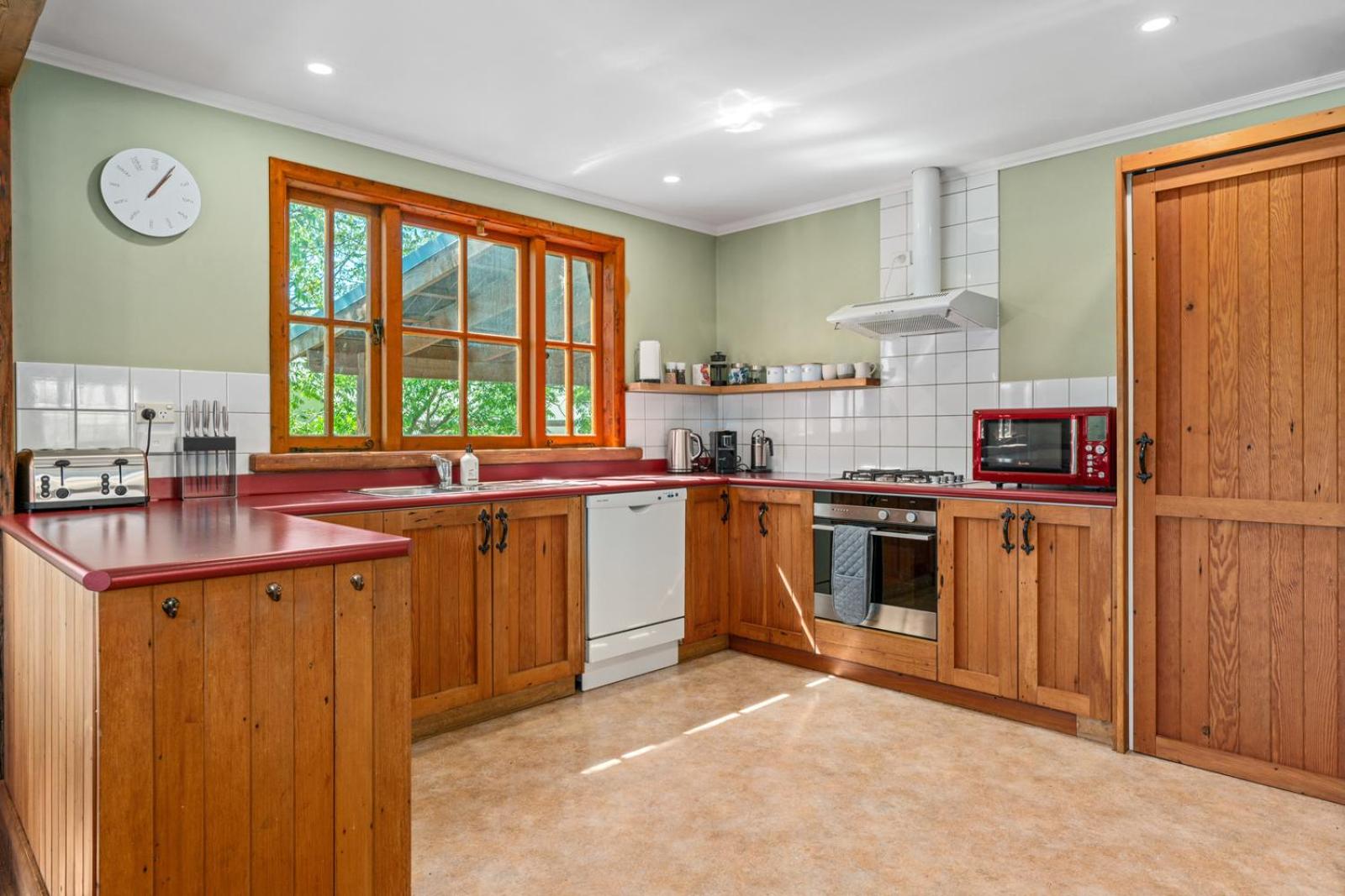 The Cottage on the Hill - Wānaka Holiday Home
