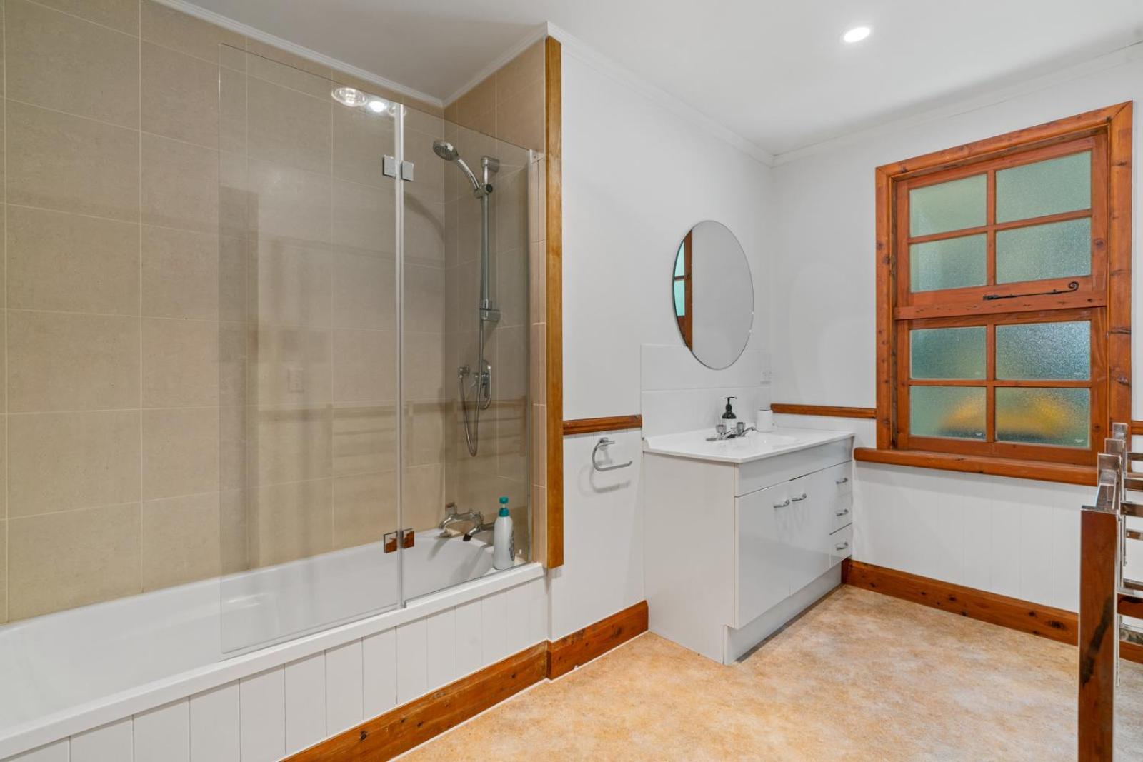 The Cottage on the Hill - Wānaka Holiday Home