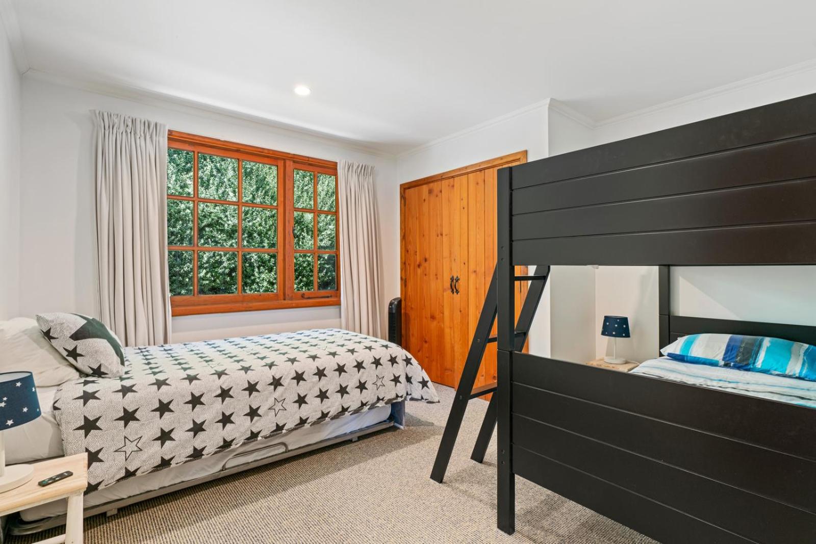 The Cottage on the Hill - Wānaka Holiday Home