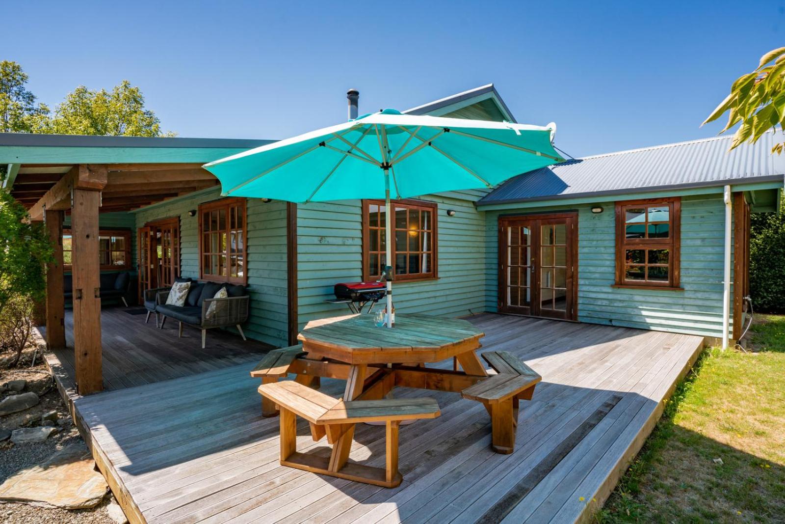 The Cottage on the Hill - Wānaka Holiday Home
