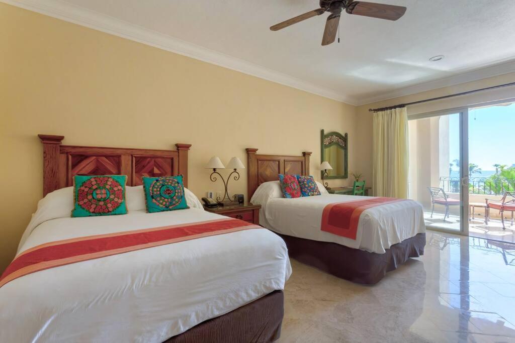 Beachfront Resort Living at Villa La Estancia view 2
