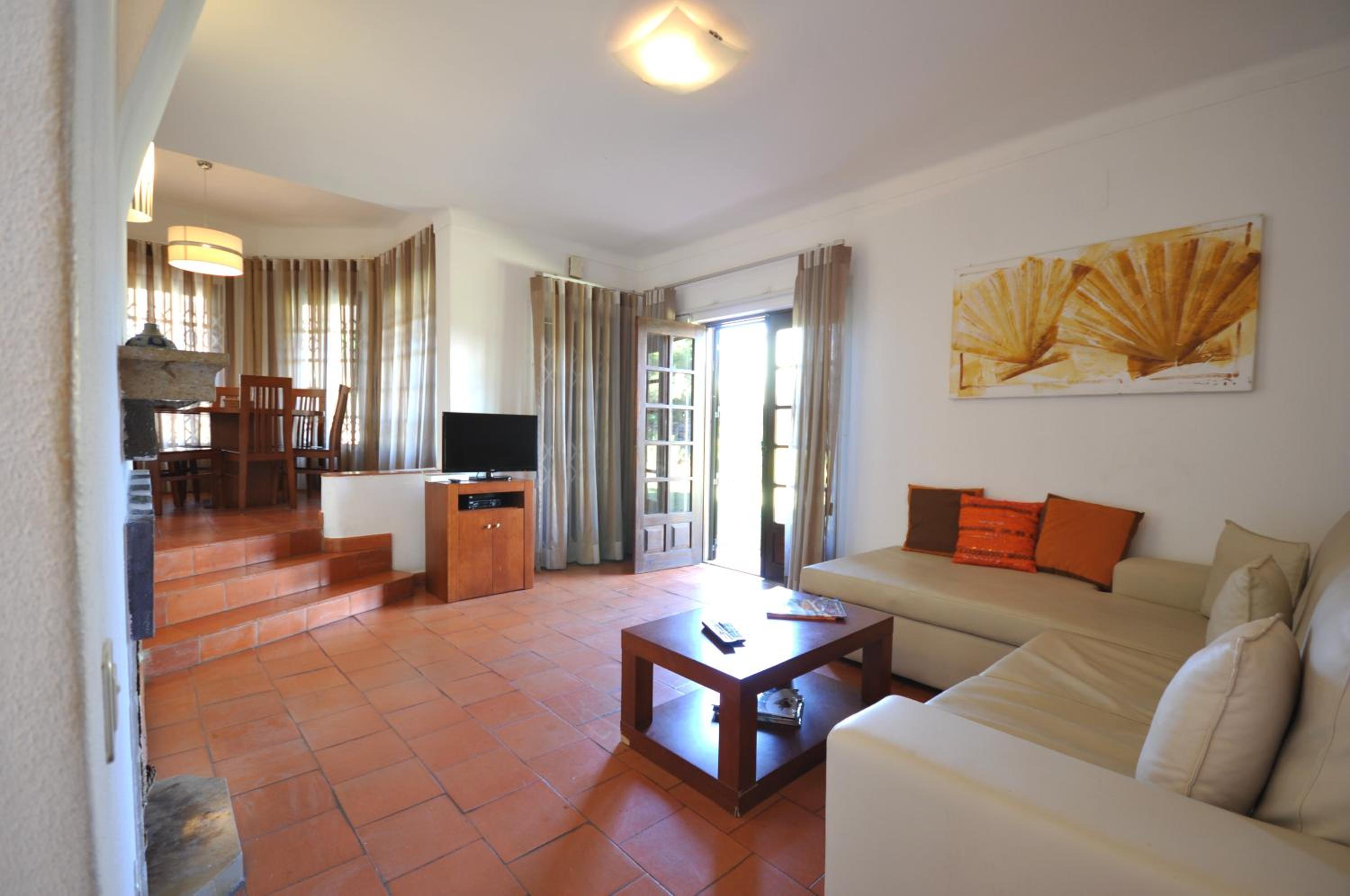 Perfect Retreat Overlooking Pinhal Golf Course, Private pool, Off-street parking
