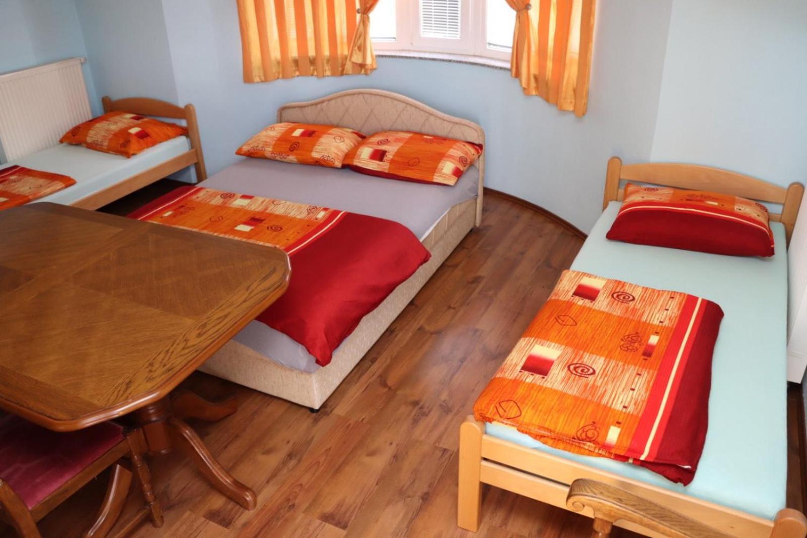 Rooms & Apartment Jozić