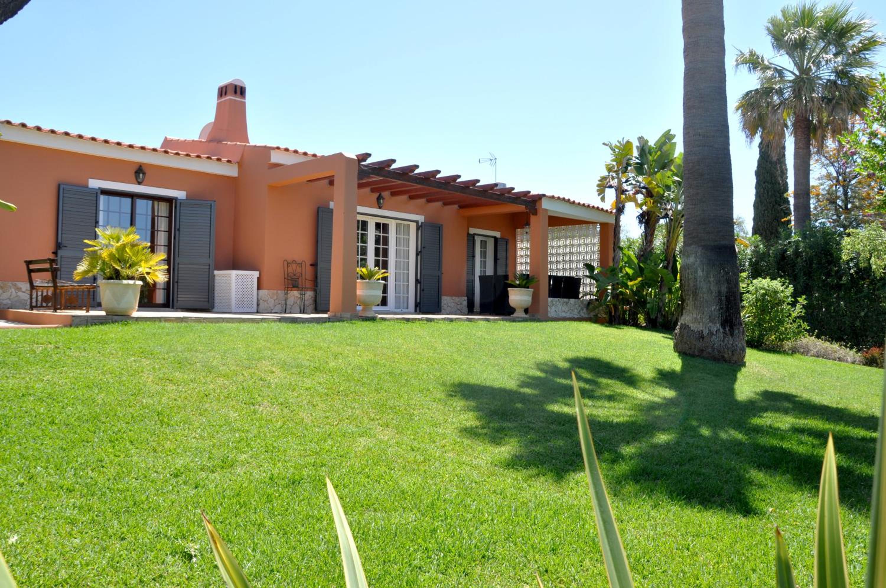 Fantastic for Family Gatherings, Optional Pool Heating, Free Air Con Wifi view 2