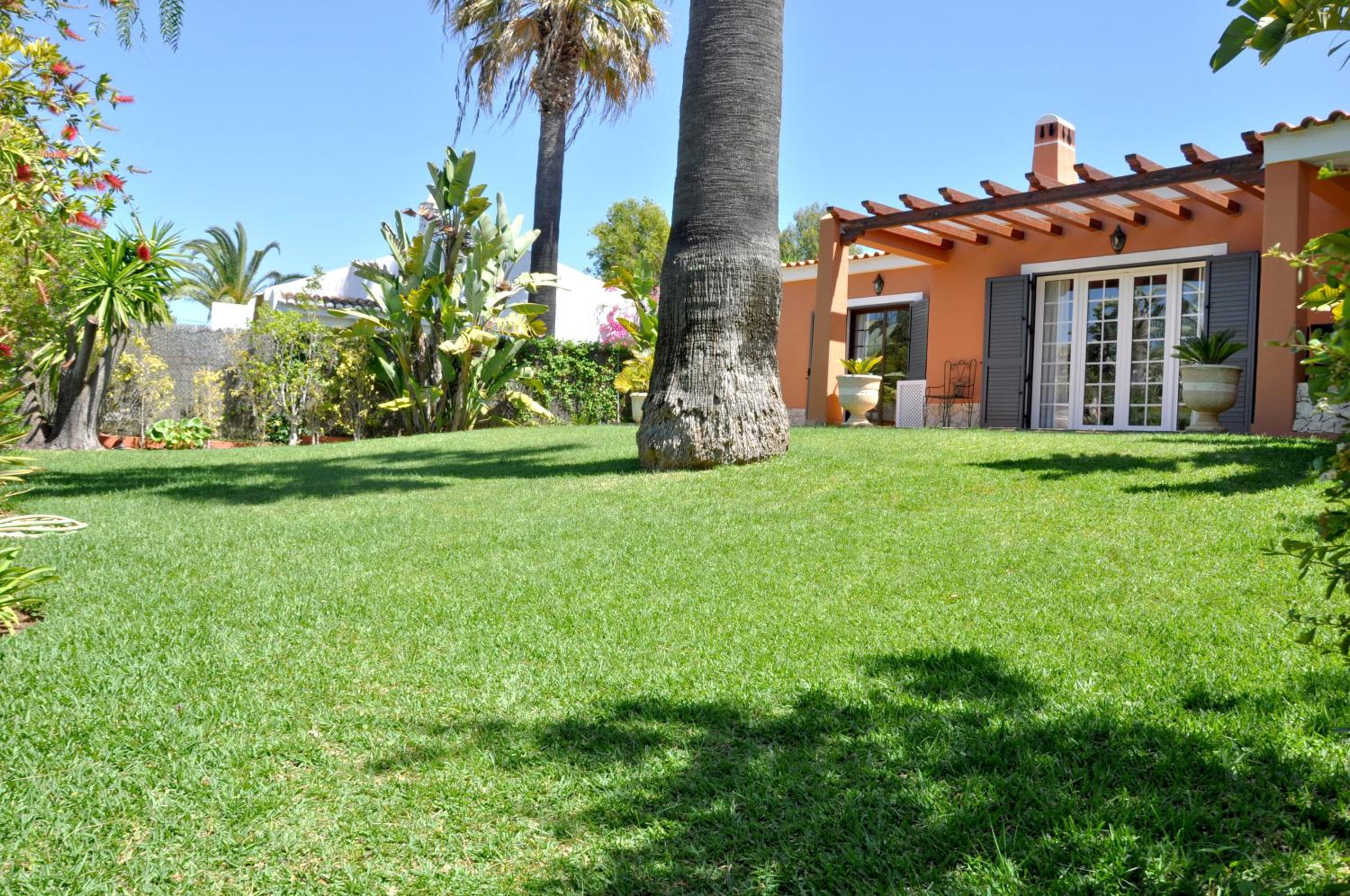 Fantastic for Family Gatherings, Optional Pool Heating, Free Air Con Wifi view 3