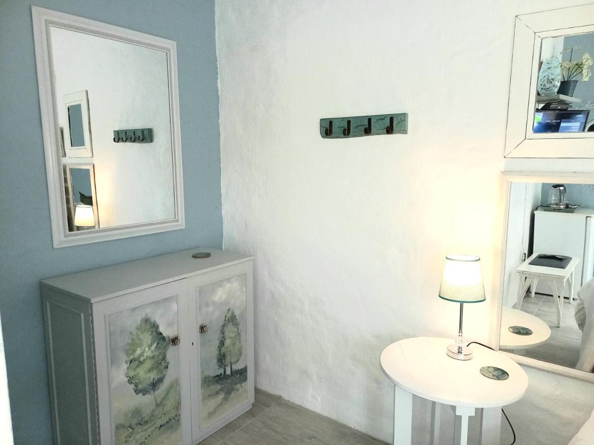 Pebble Cove Outside Room - Private Entrance - Twelve square metres view 4