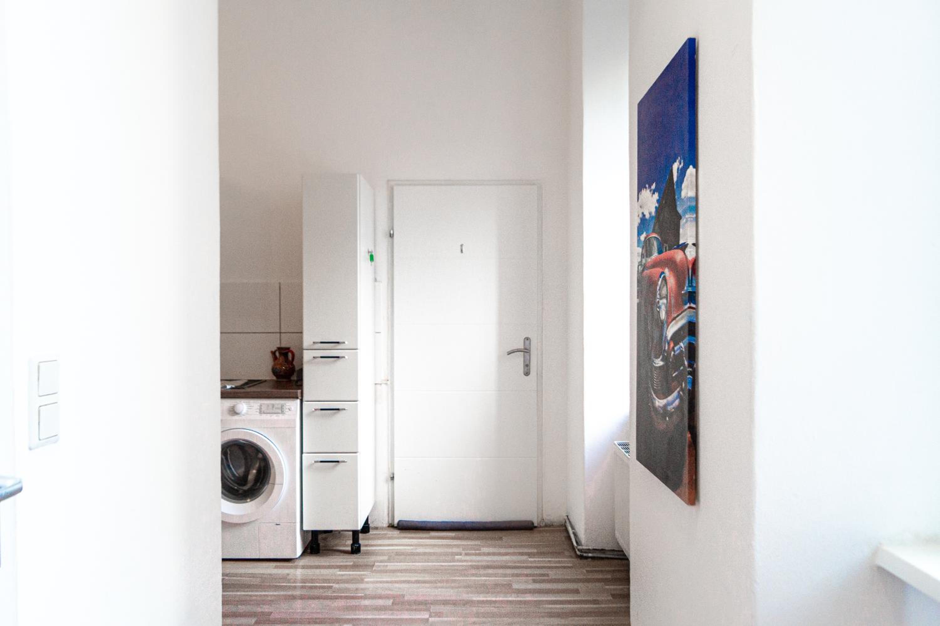 Modern 4BR Apt with LR near Wiener Stadthalle