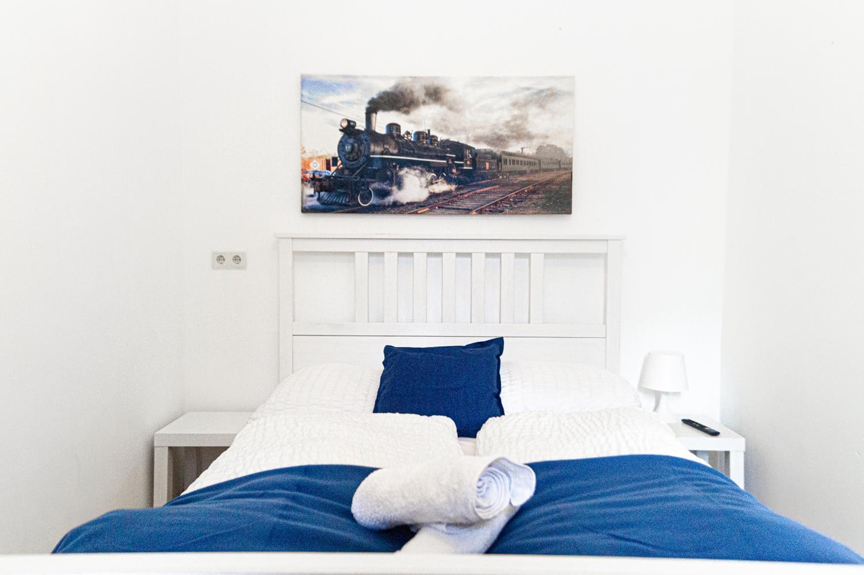 Modern 4BR Apt with LR near Wiener Stadthalle