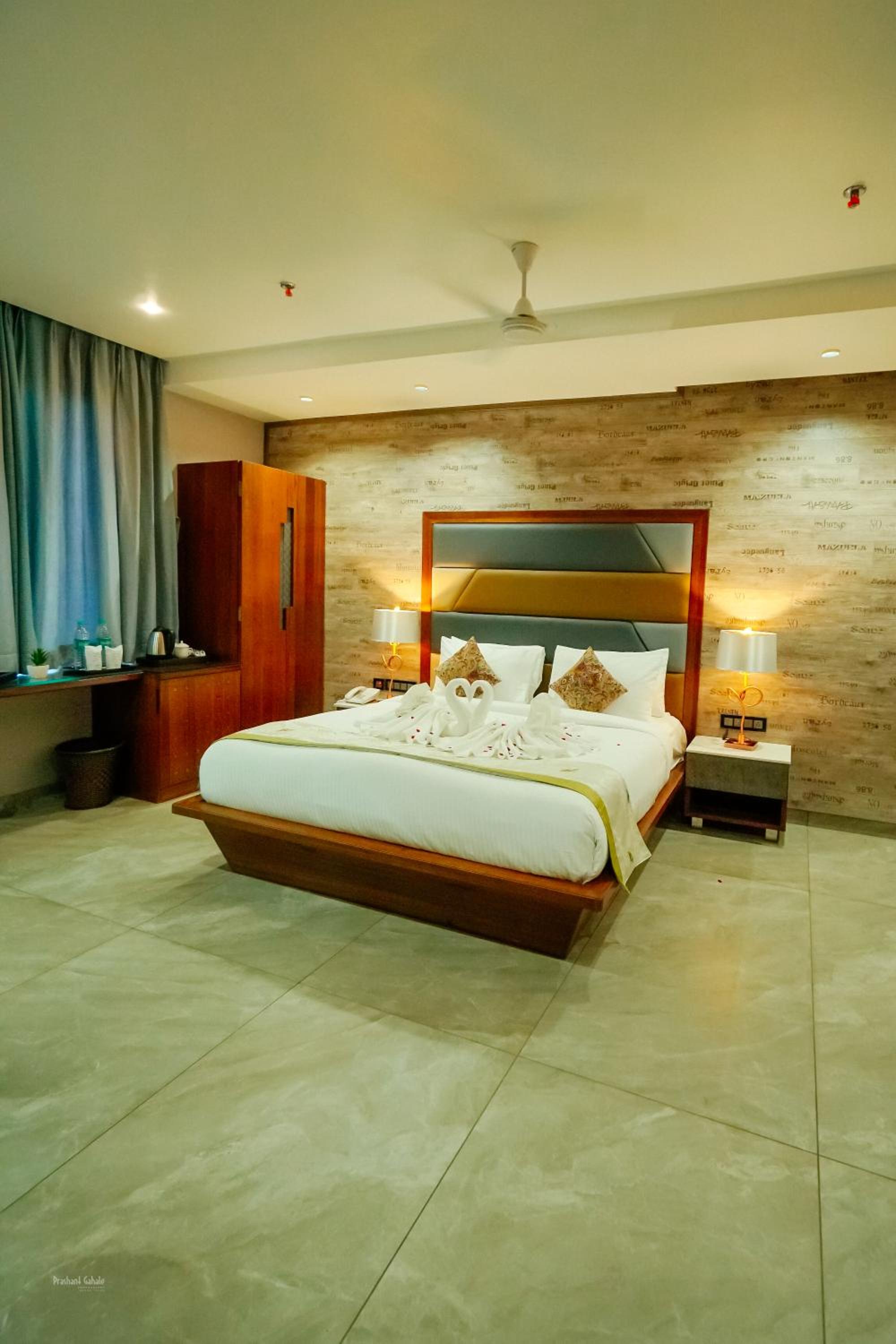 RG Exclusive Hotel- Akola view 3