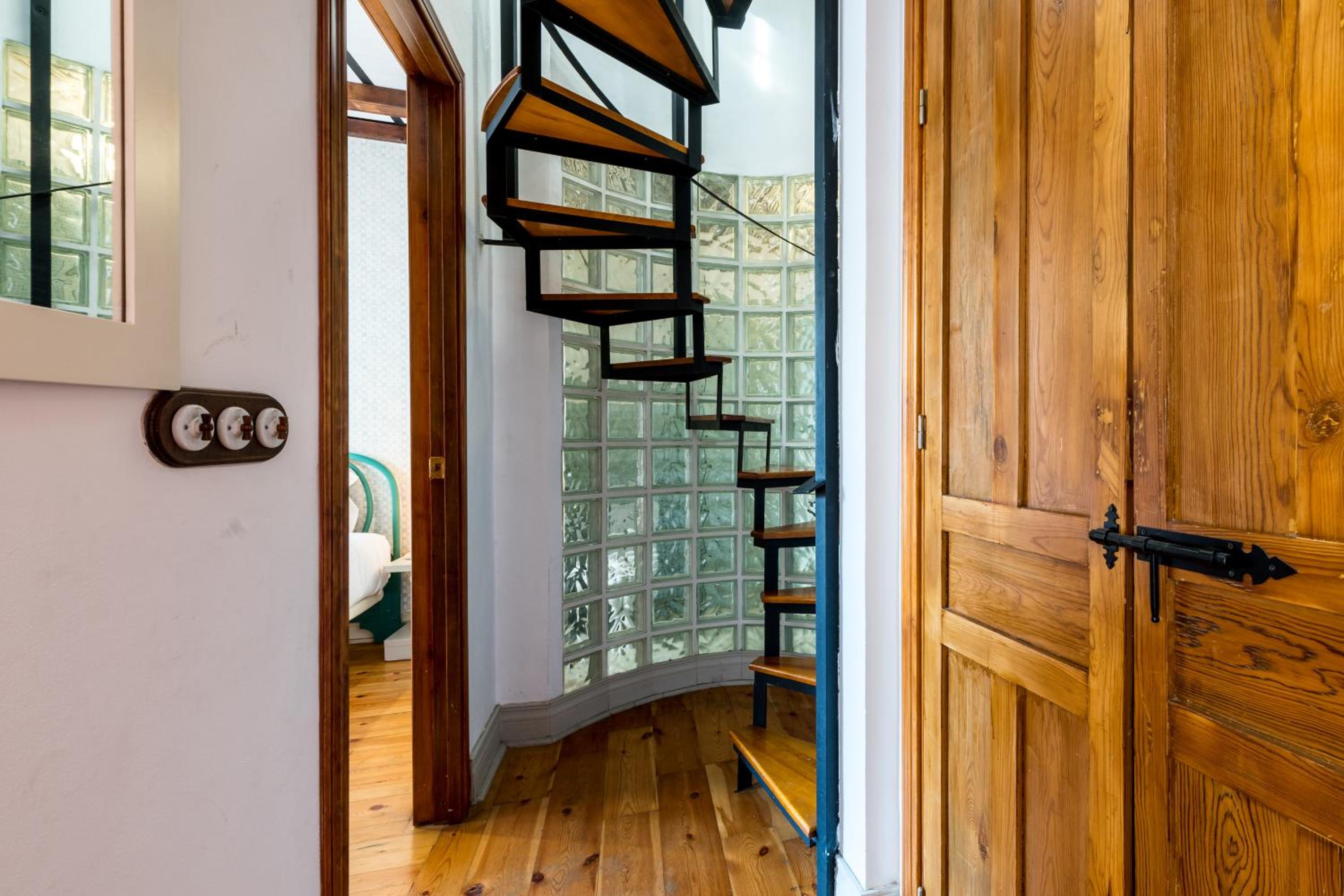 Alameda Suites Apartments