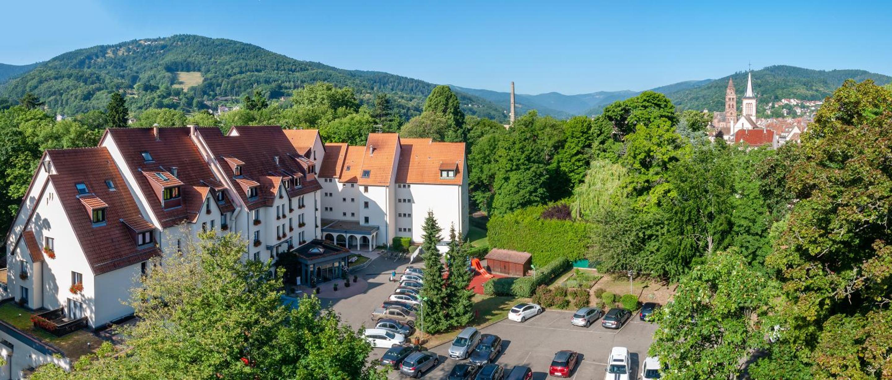 Les Appartements du Parc - Accès piscine et spa view 4