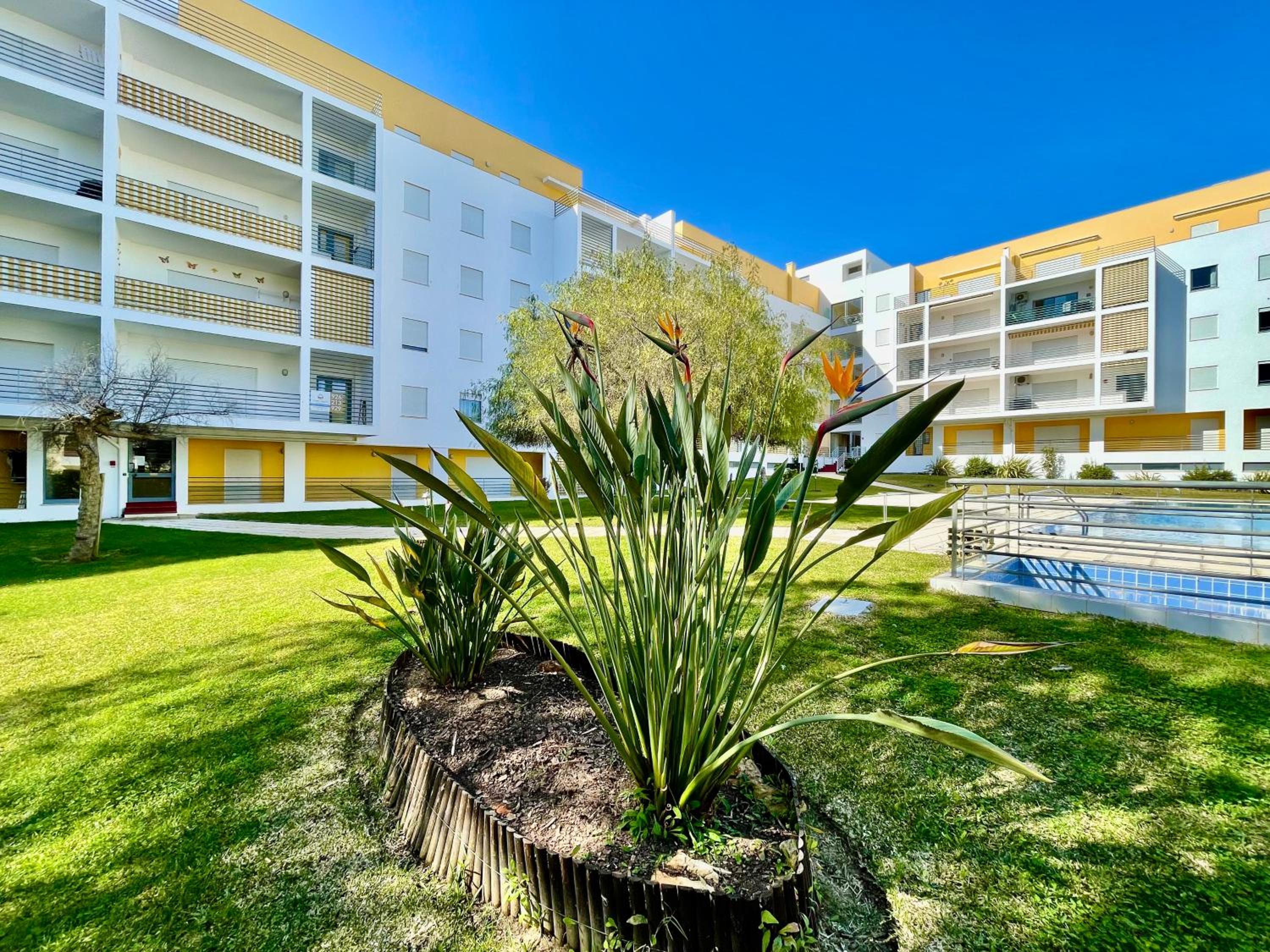 Apt JA - with pool, parking and terrace