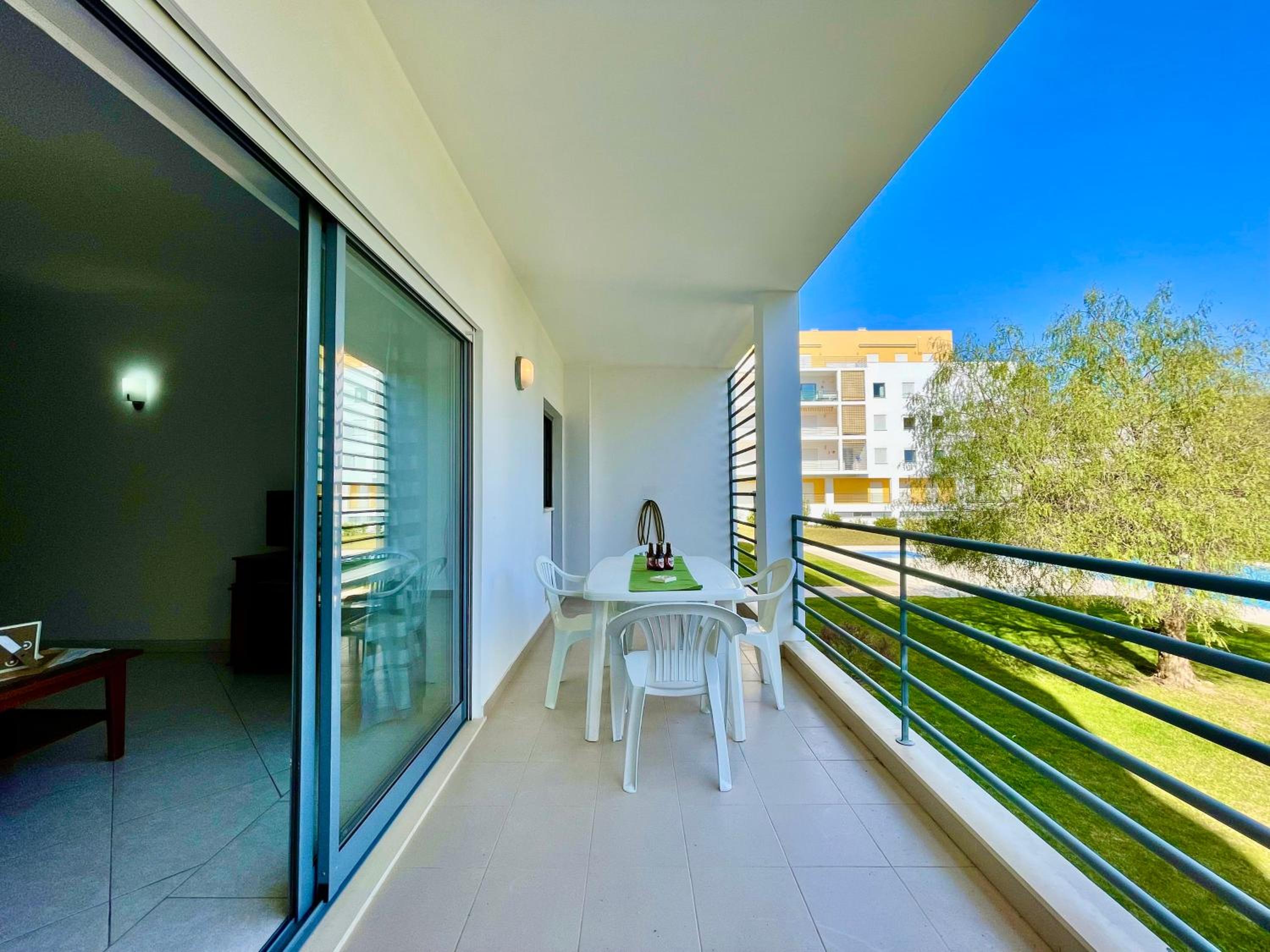 Apt JA - with pool, parking and terrace