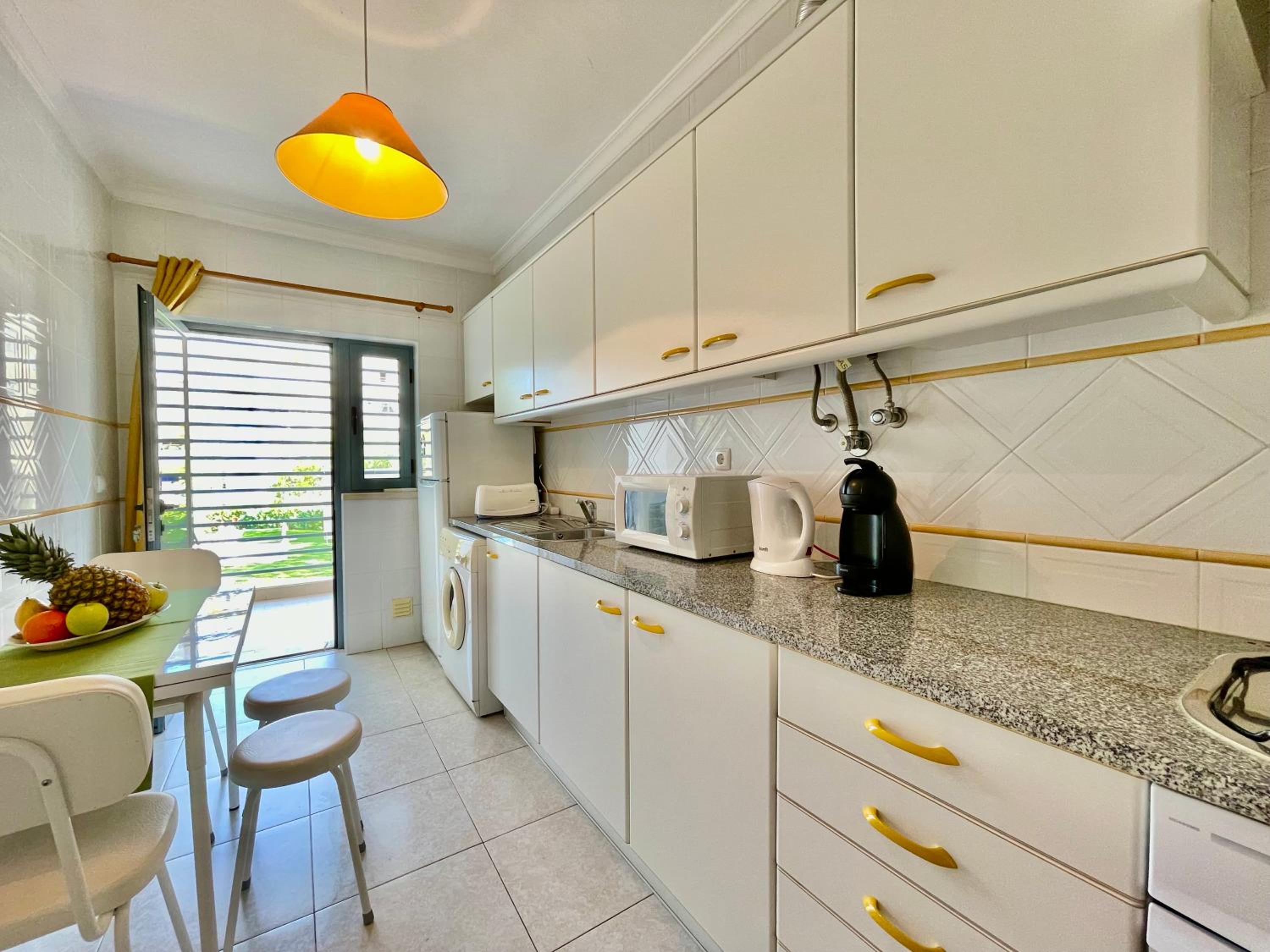 Apt JA - with pool, parking and terrace