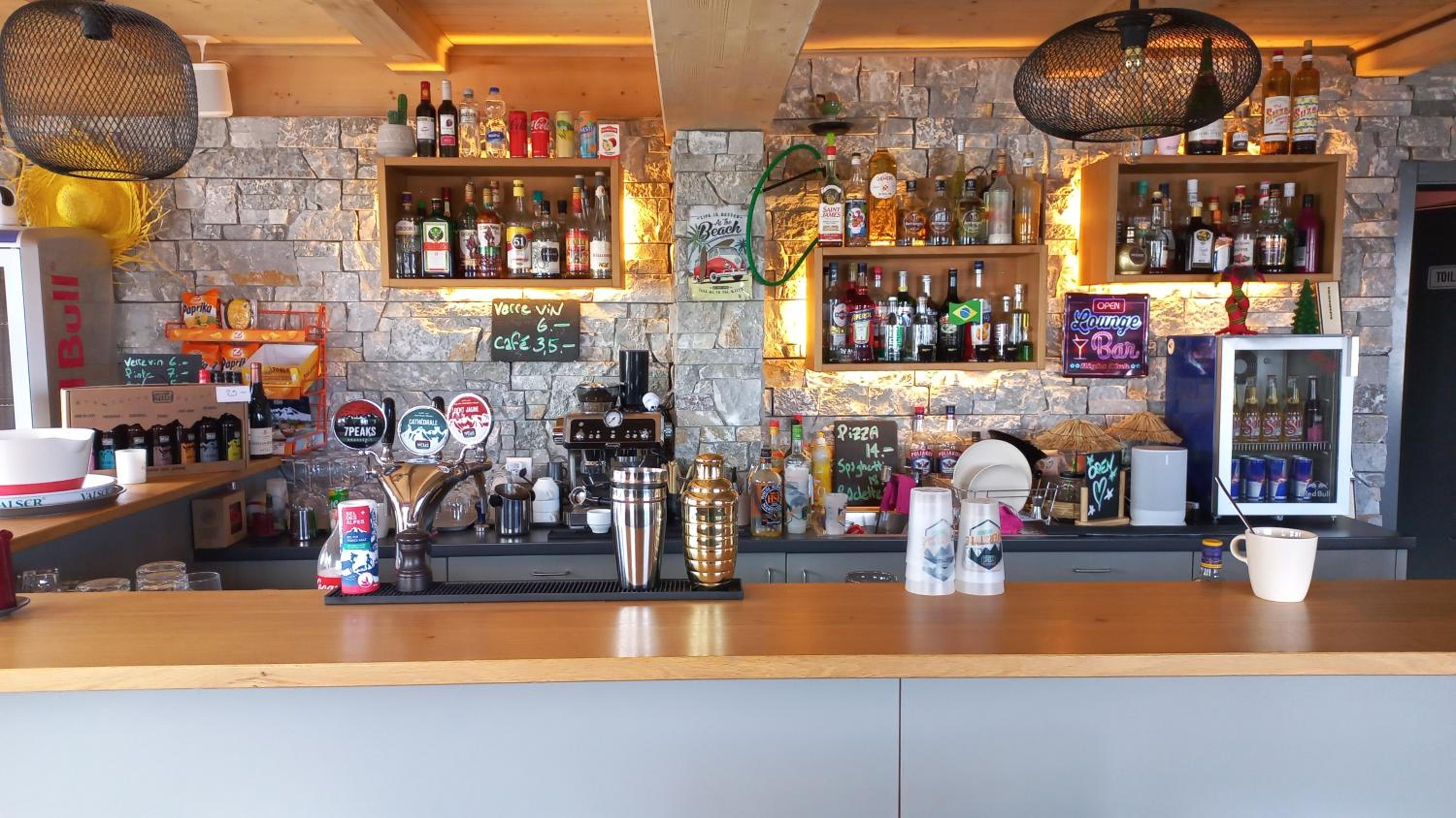Freeride Hostel Restaurant & Camps view 2