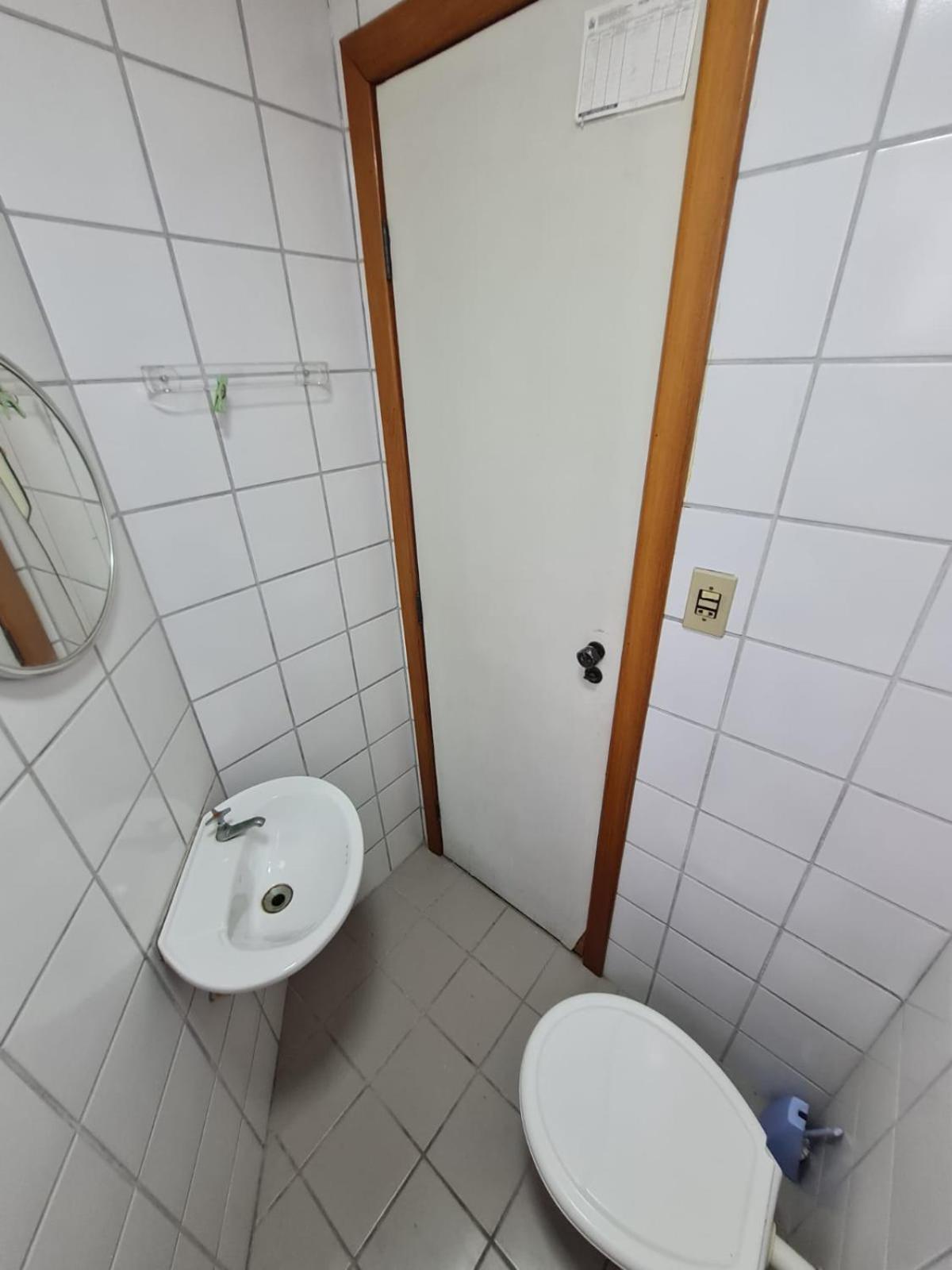 APT Encantador Centro Guarapari, completo, 50 m da praia