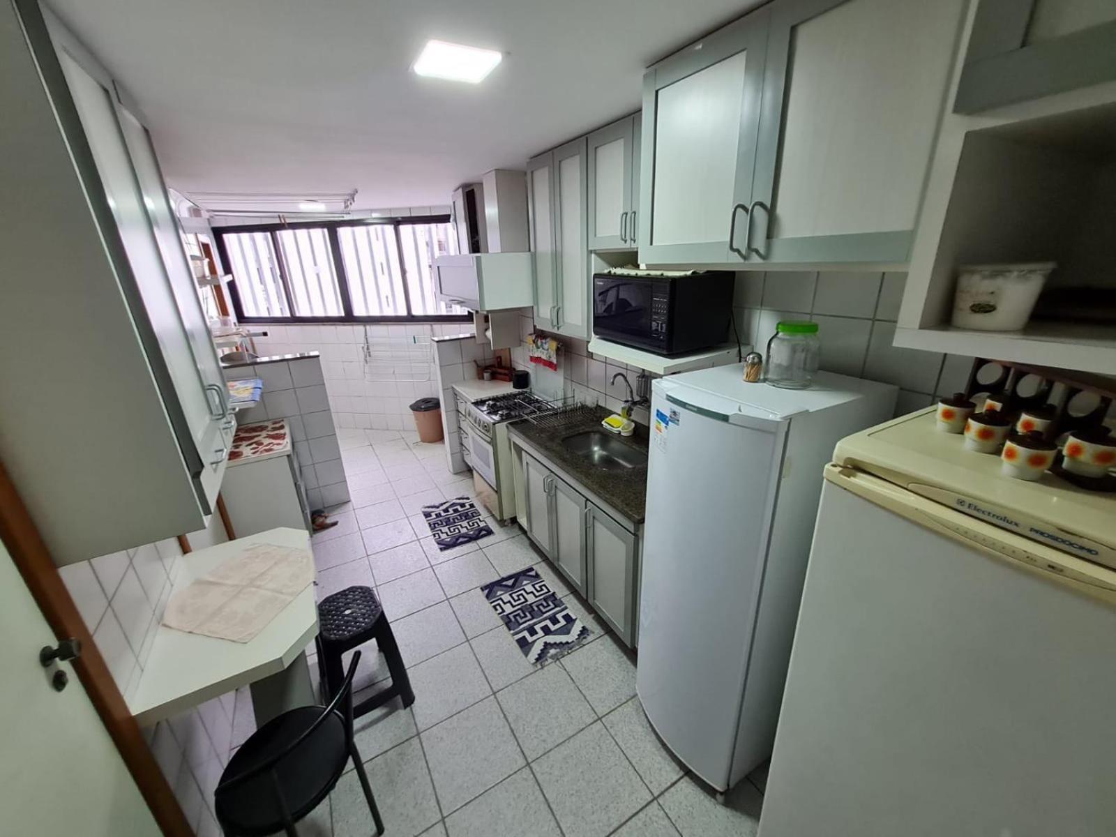 APT Encantador Centro Guarapari, completo, 50 m da praia