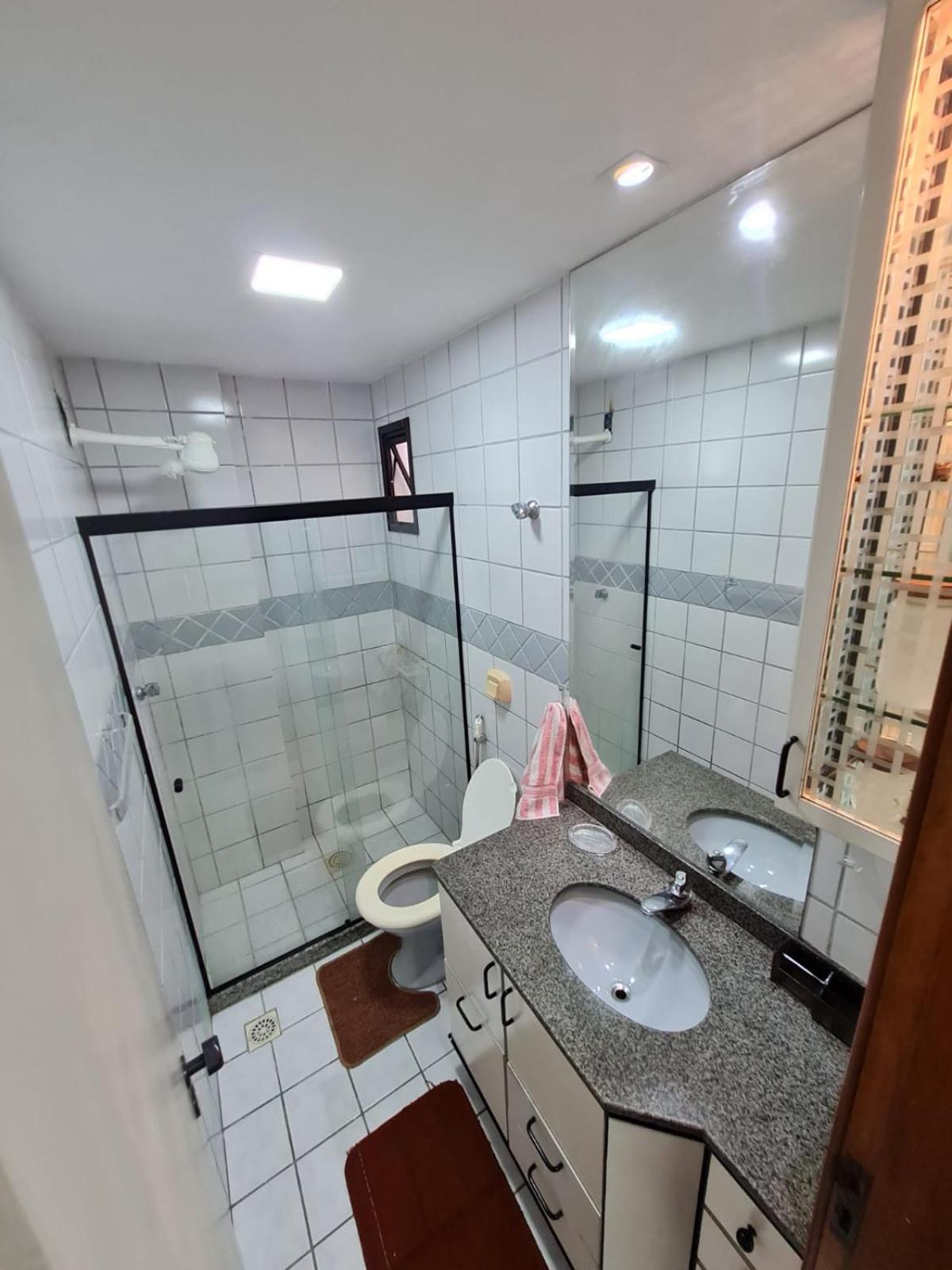 APT Encantador Centro Guarapari, completo, 50 m da praia