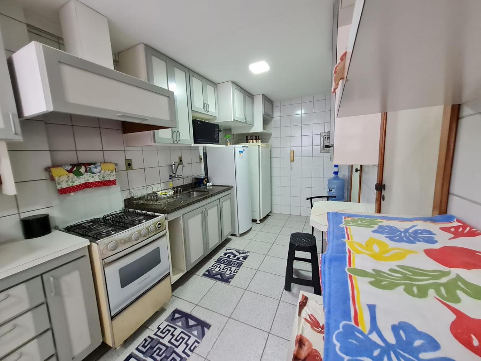APT Encantador Centro Guarapari, completo, 50 m da praia