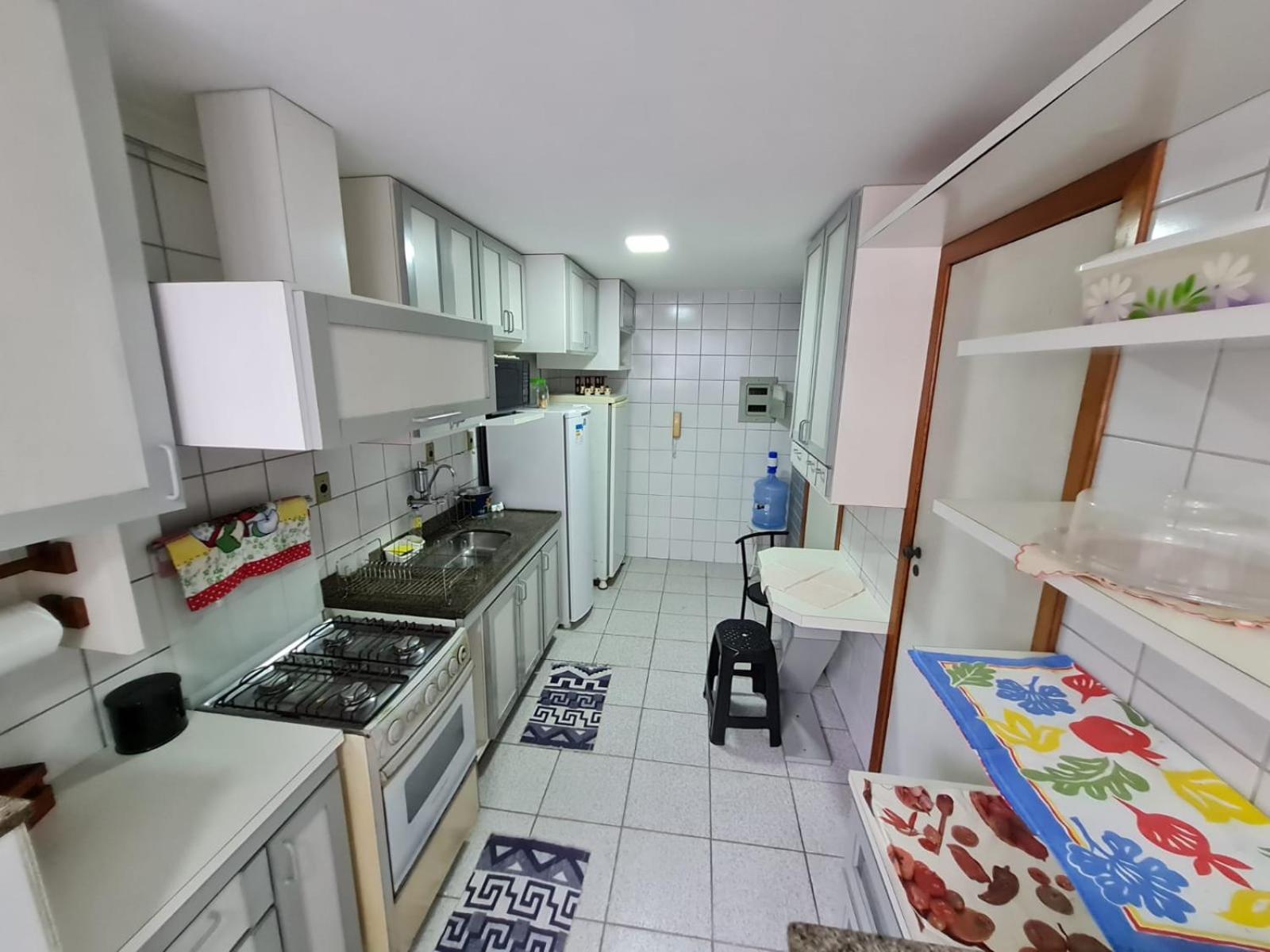 APT Encantador Centro Guarapari, completo, 50 m da praia
