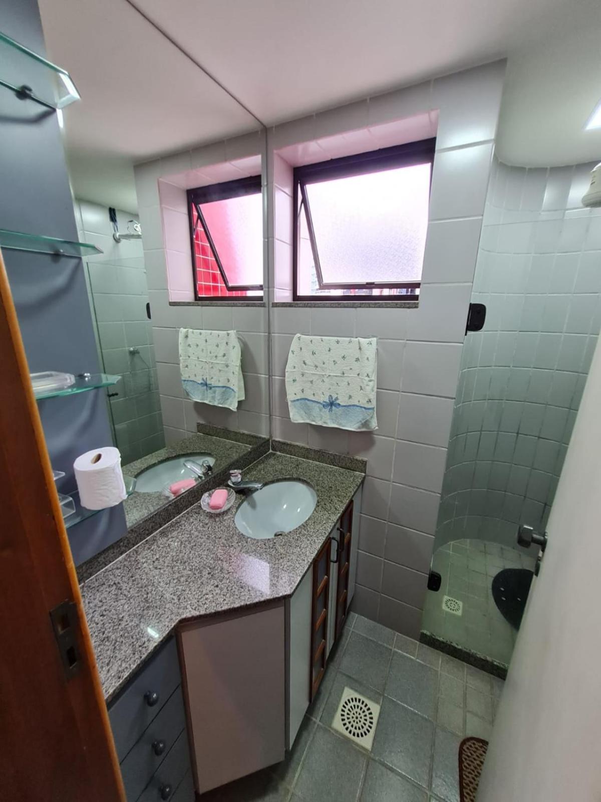 APT Encantador Centro Guarapari, completo, 50 m da praia