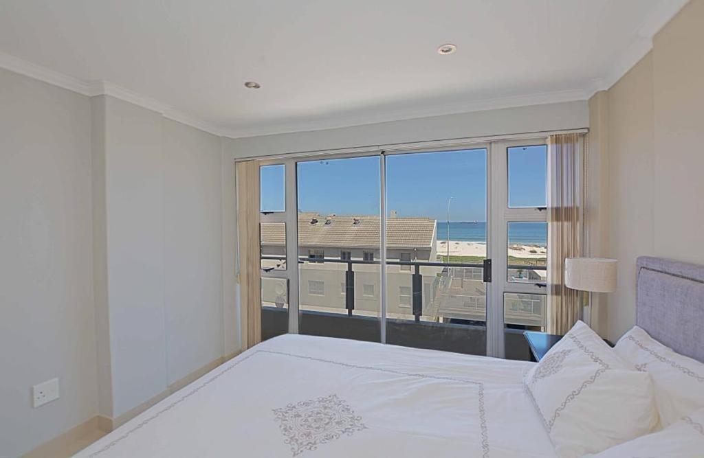 Nautica 2 Bedroom Beachfront Apartment with Sea Views view 3