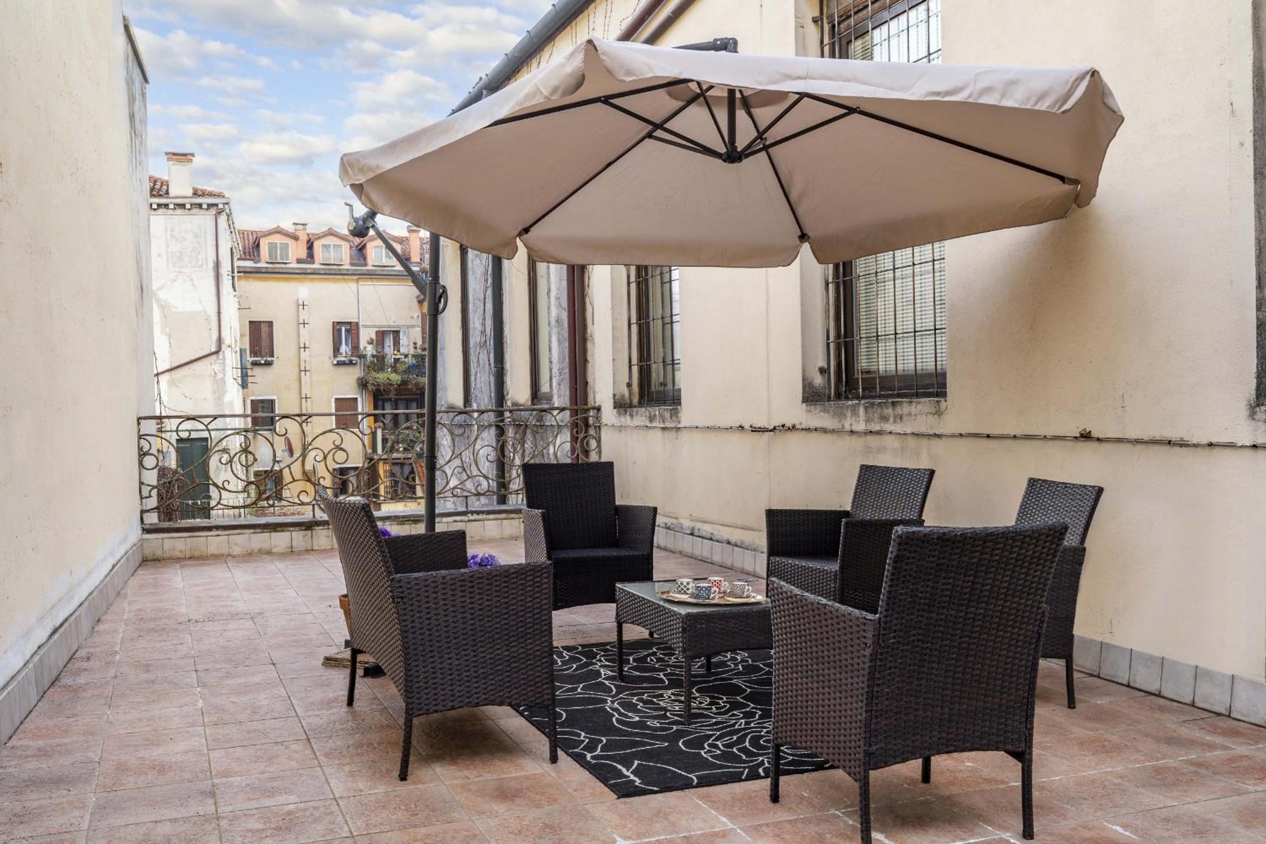 Tolentini Canal View & Terrace by Wonderful Italy