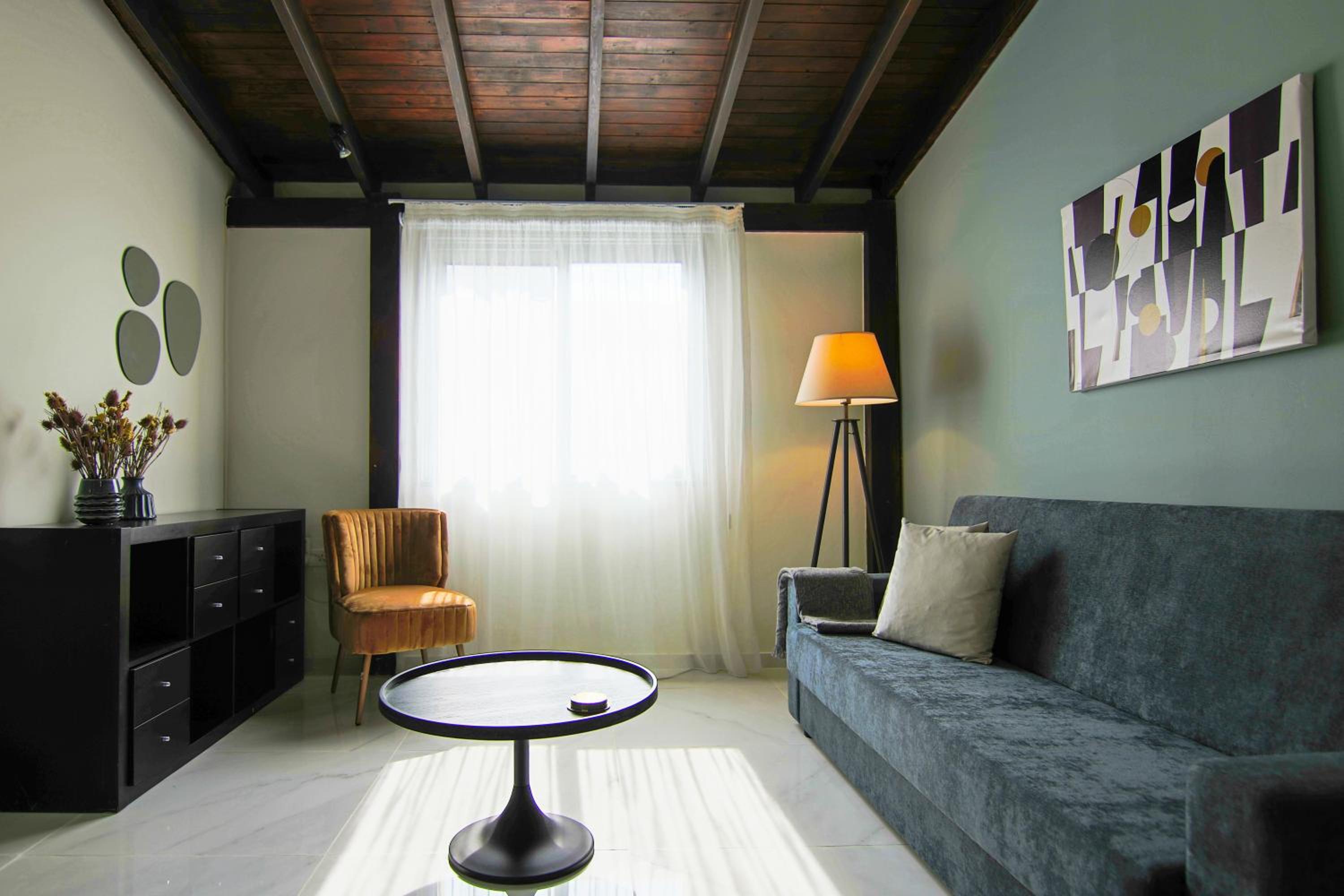 Phaedrus Living City View Luxury Flat Harbour 04 view 4
