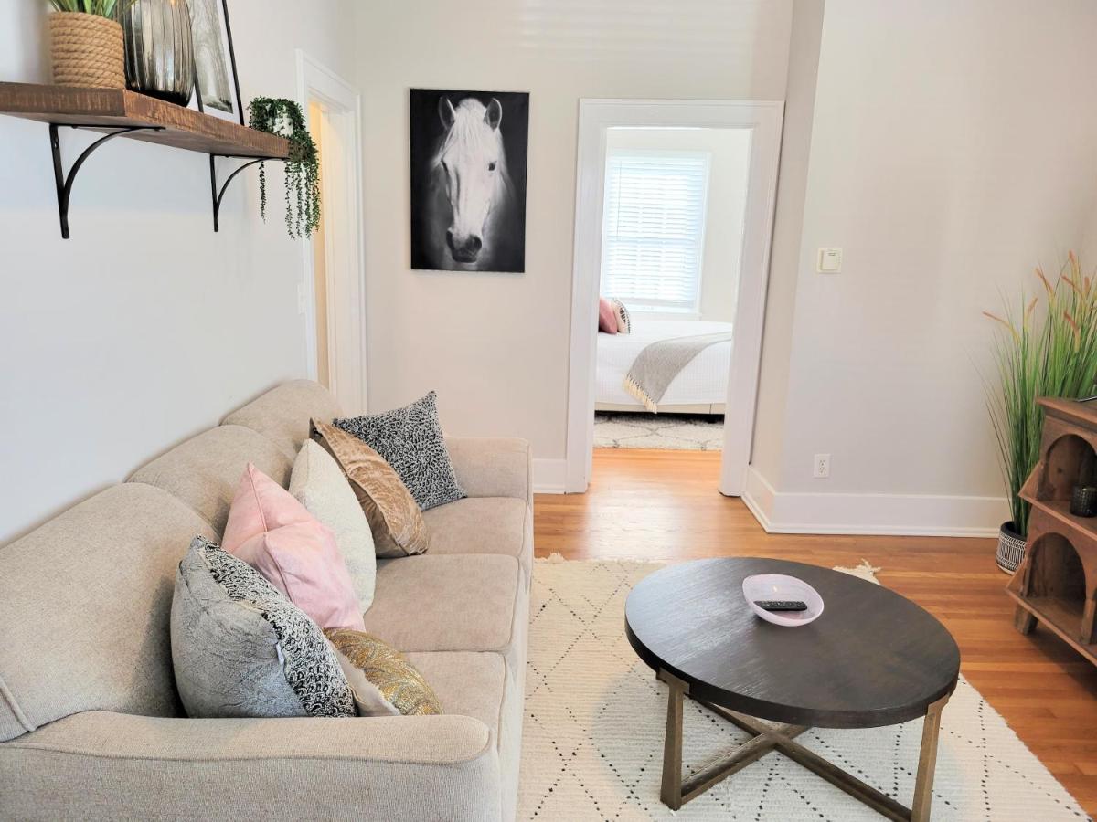 Downtown Main Street One-Bedroom Suite w/ Hi-Speed Wifi view 2