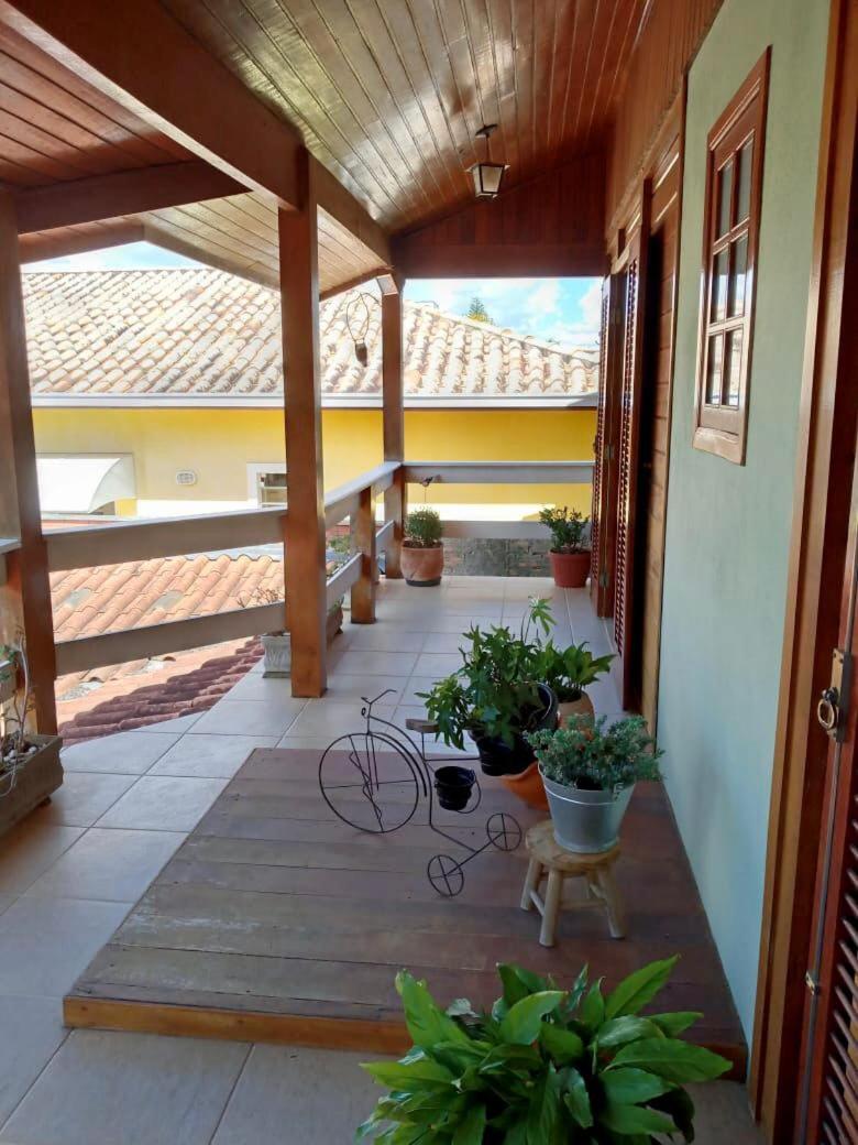Confortável Casa de Campo em Condomínio Fechado