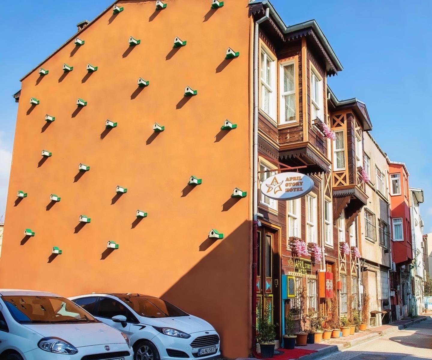 April Hotel - Image 79