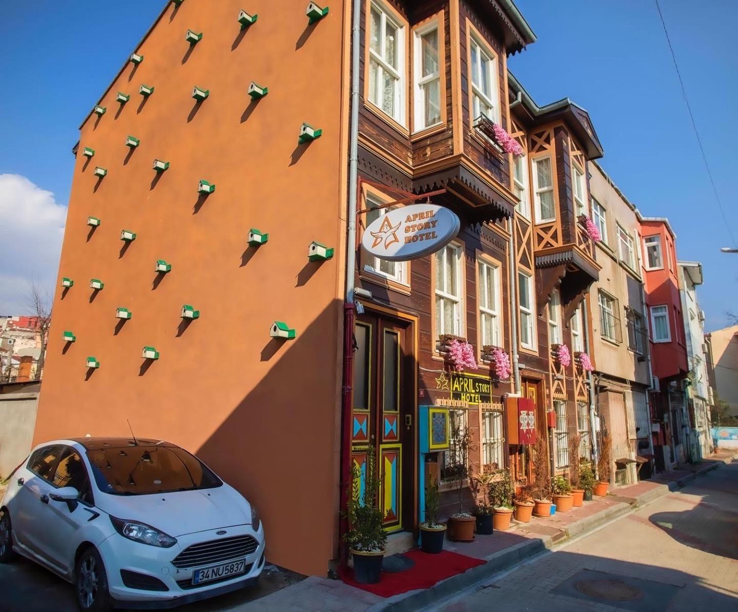 April Hotel - Image 28