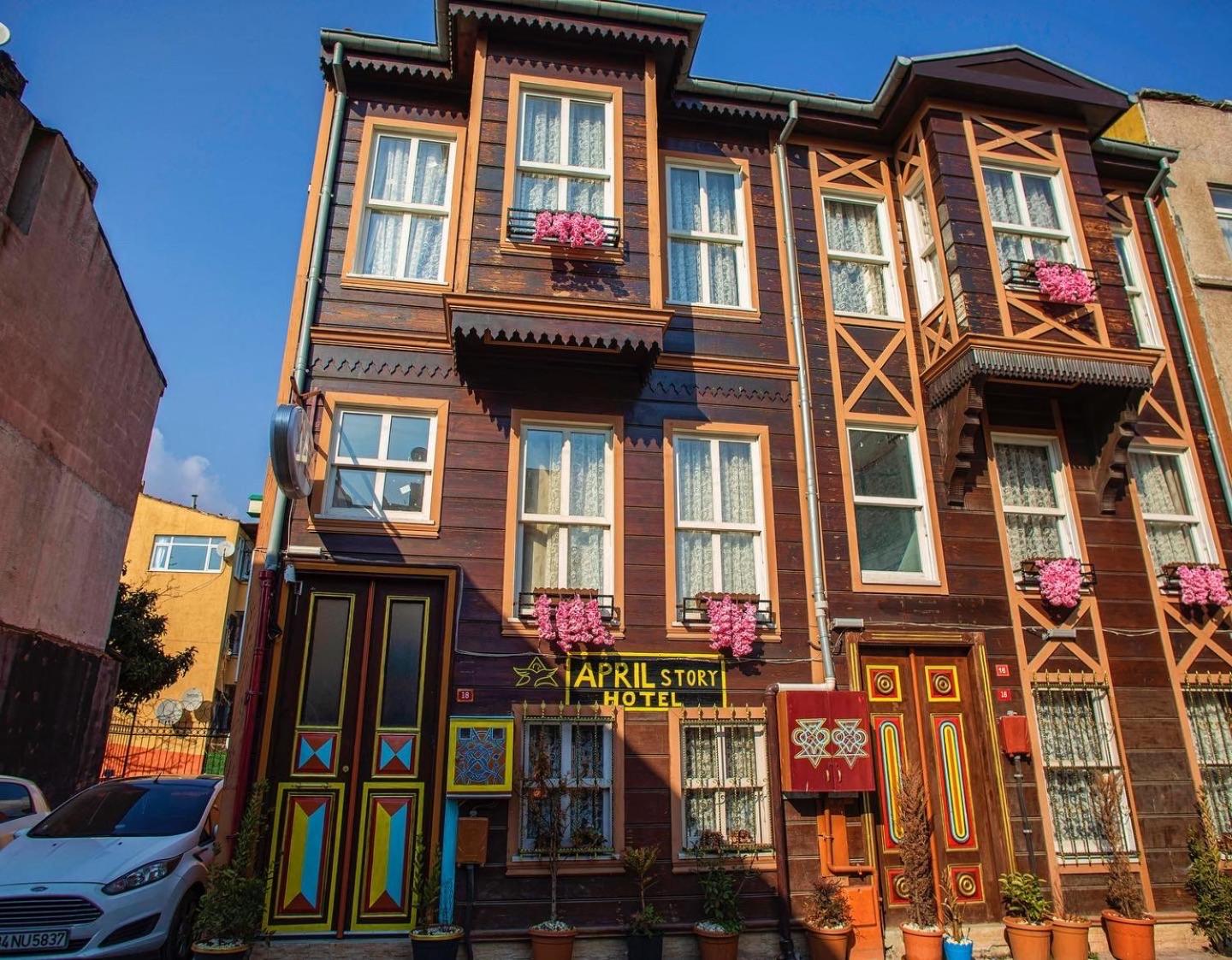 April Hotel - Image 38