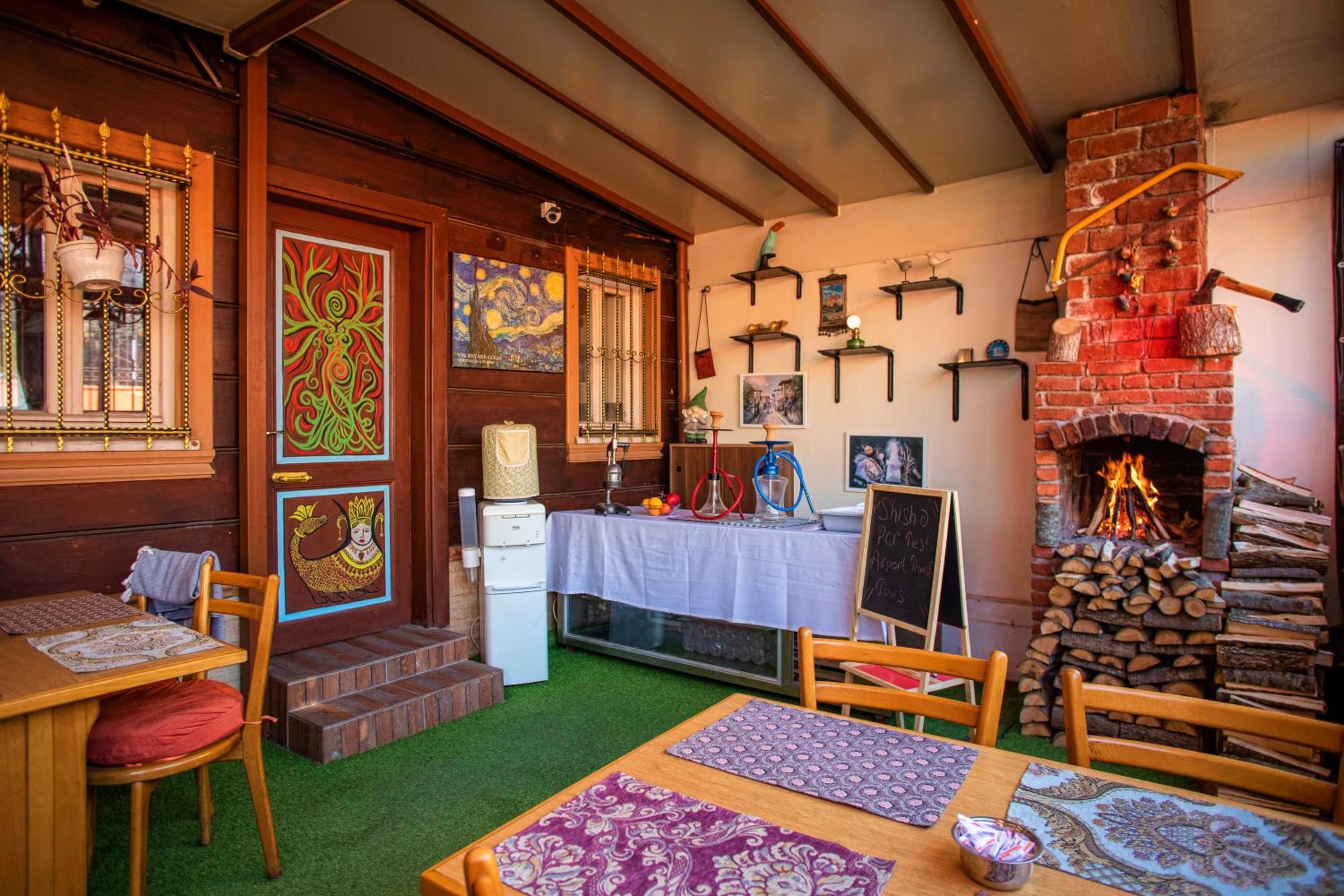 April Hotel - Image 24