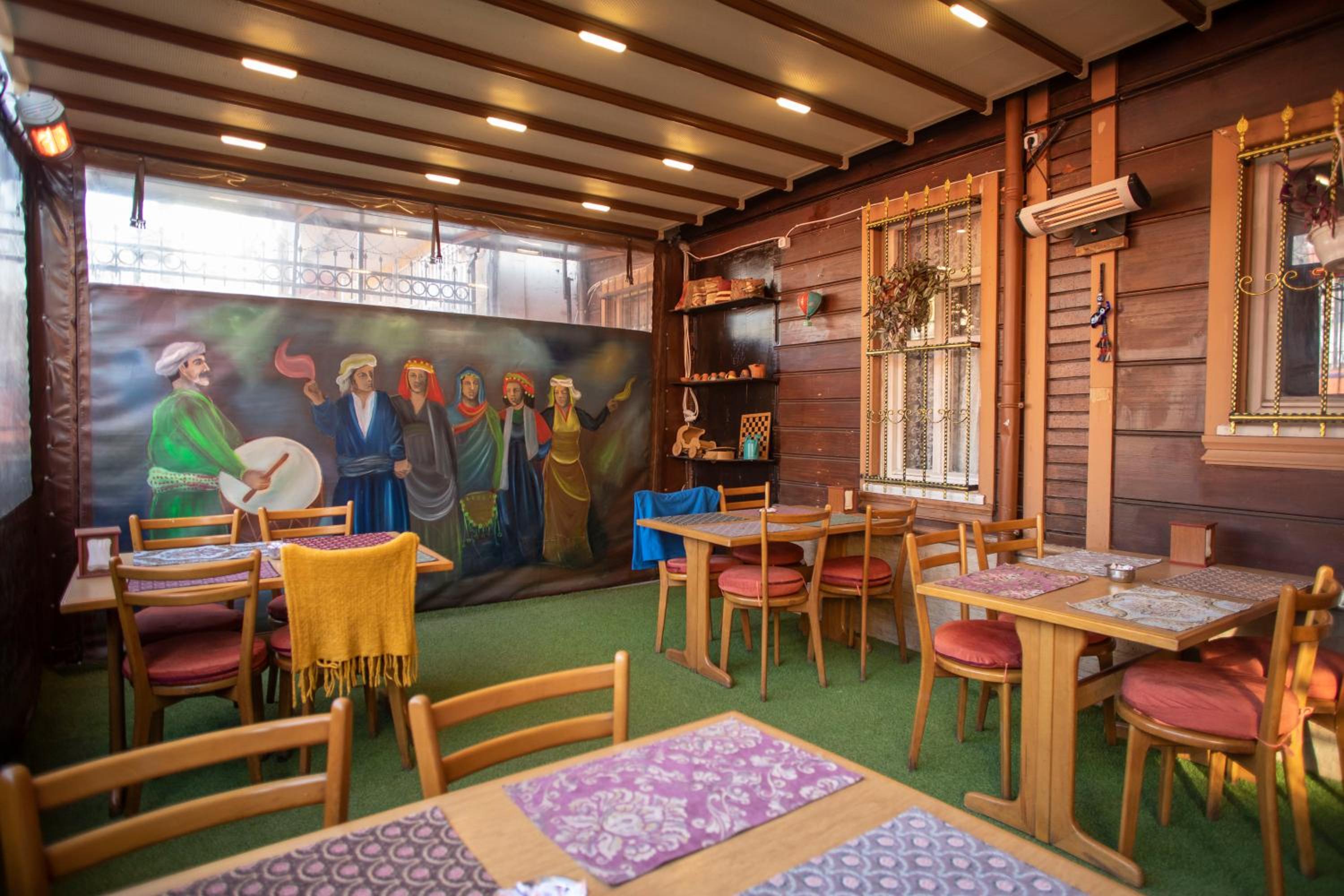 April Hotel - Image 35