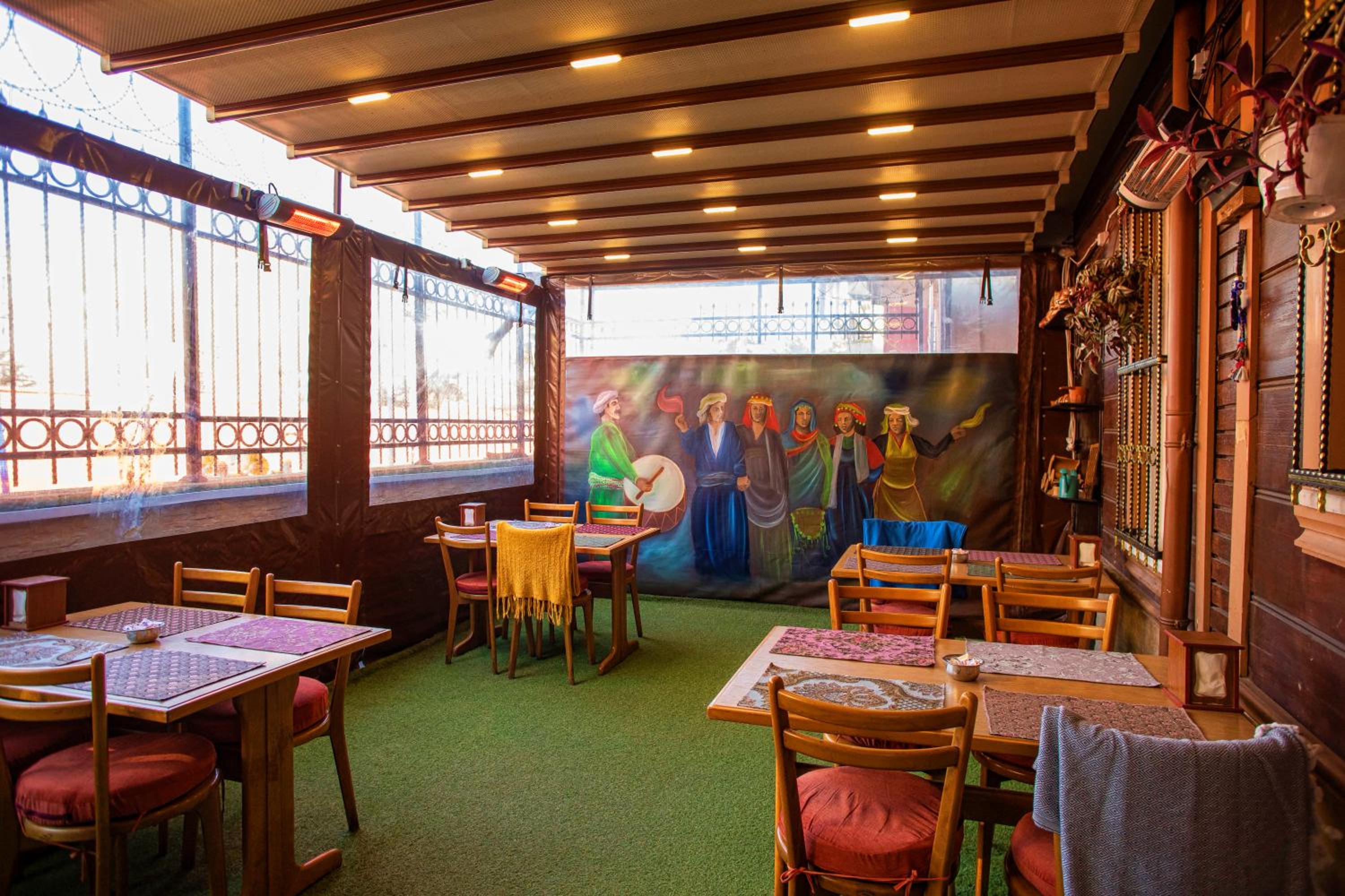 April Hotel - Image 37