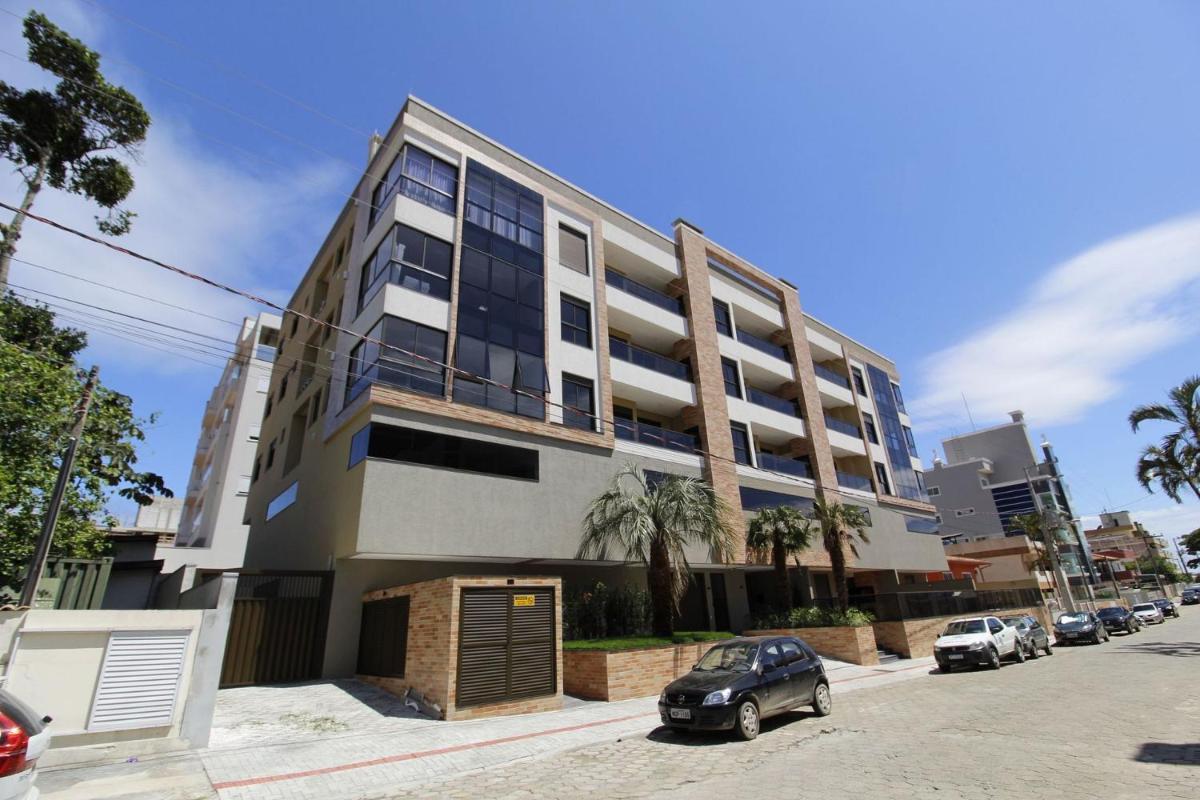 Hotel 1086 - Apartamento Térreo Com Jacuzzi no Centro de Bombinhas - Image 1