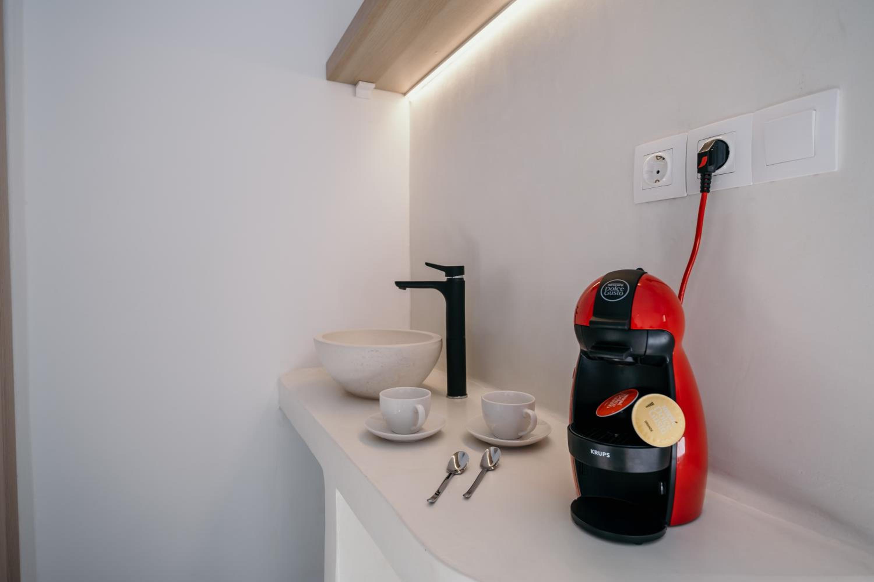 White Orchid Cave House & Studio photo 5