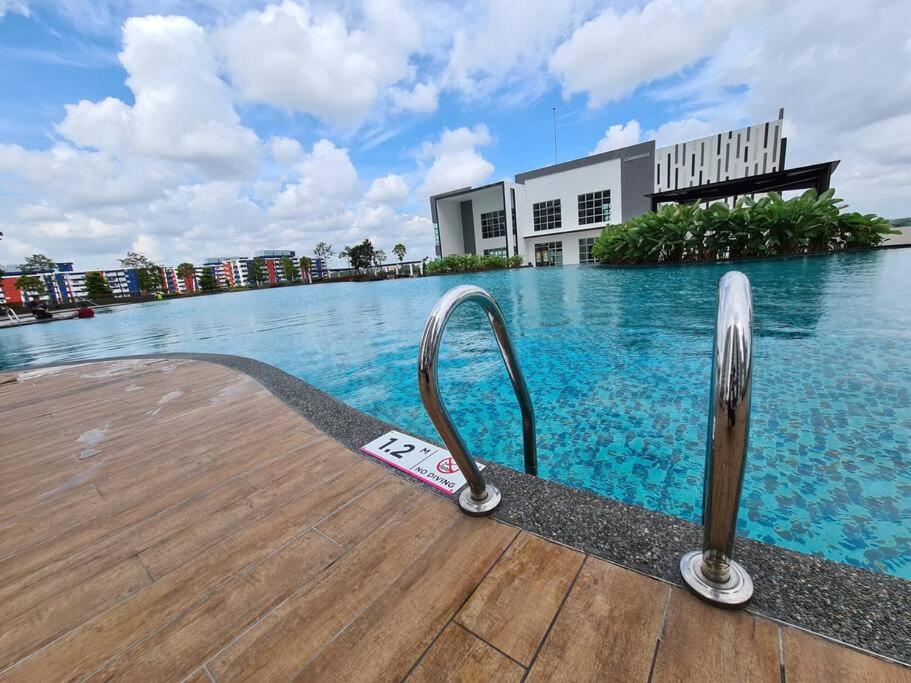 Eid SKS Habitat -Free Wifi Netflix, Larkin, Johor Bahru
