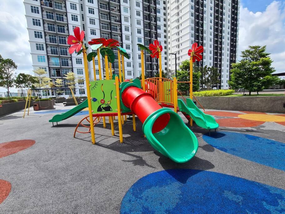 Eid SKS Habitat -Free Wifi Netflix, Larkin, Johor Bahru