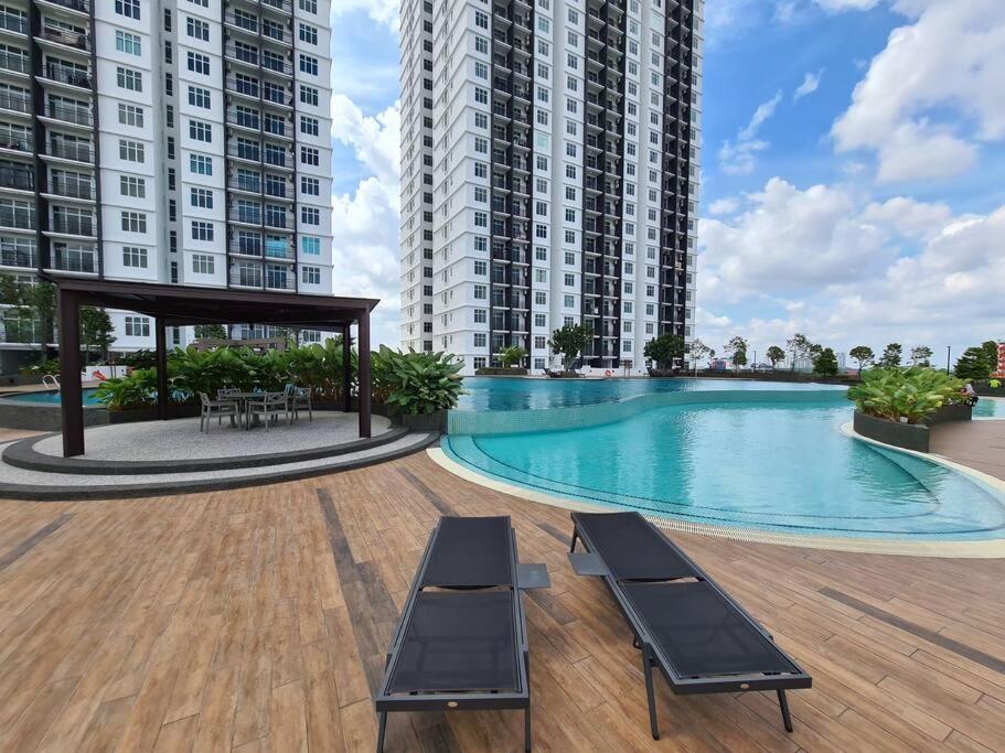 Eid SKS Habitat -Free Wifi Netflix, Larkin, Johor Bahru