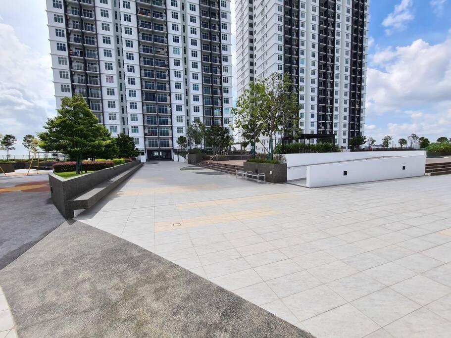 Eid SKS Habitat -Free Wifi Netflix, Larkin, Johor Bahru