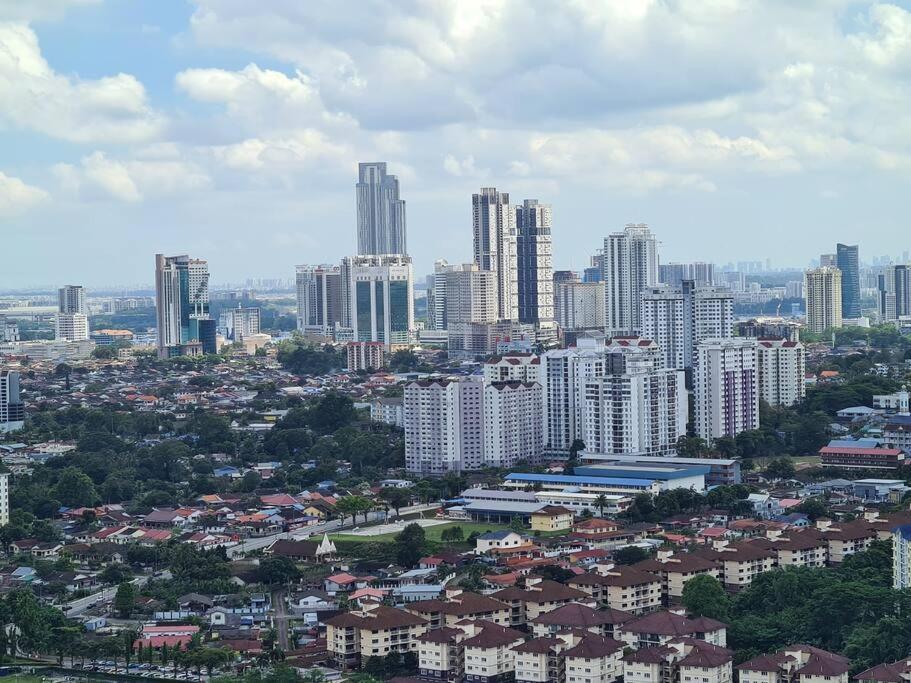 Eid SKS Habitat -Free Wifi Netflix, Larkin, Johor Bahru