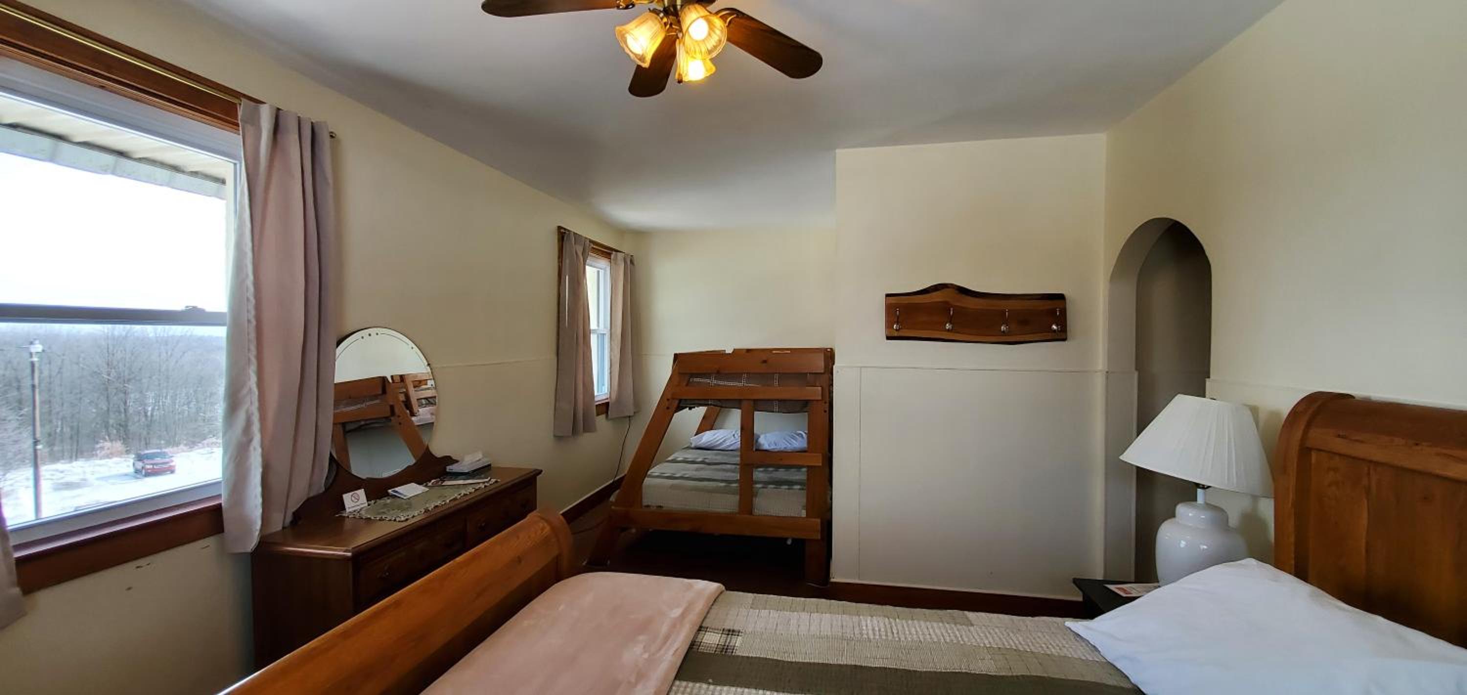 Lakewood Lodge & Restaurant