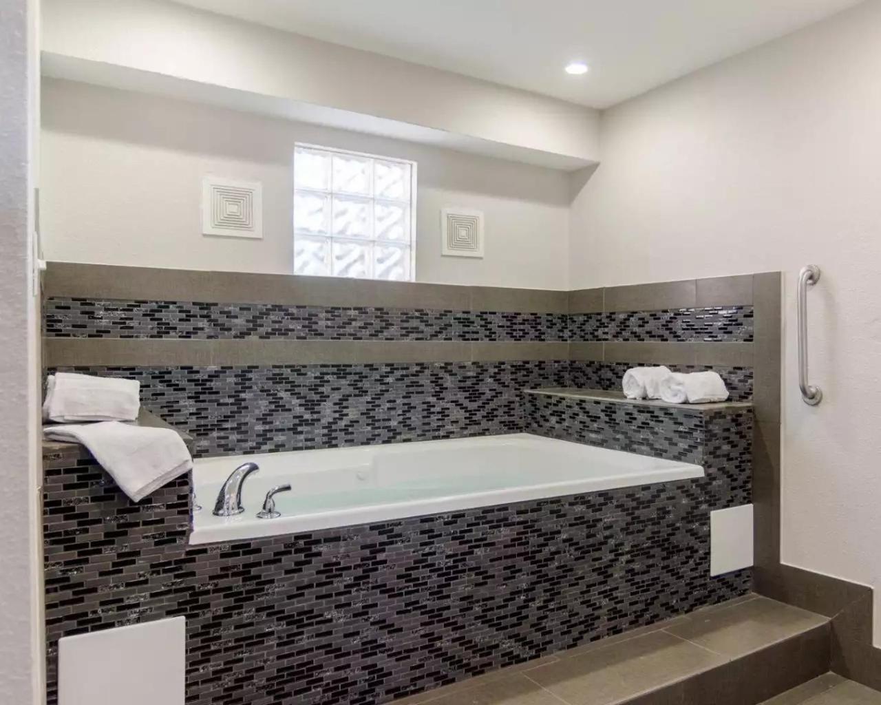 HomeStay Inn & Suites