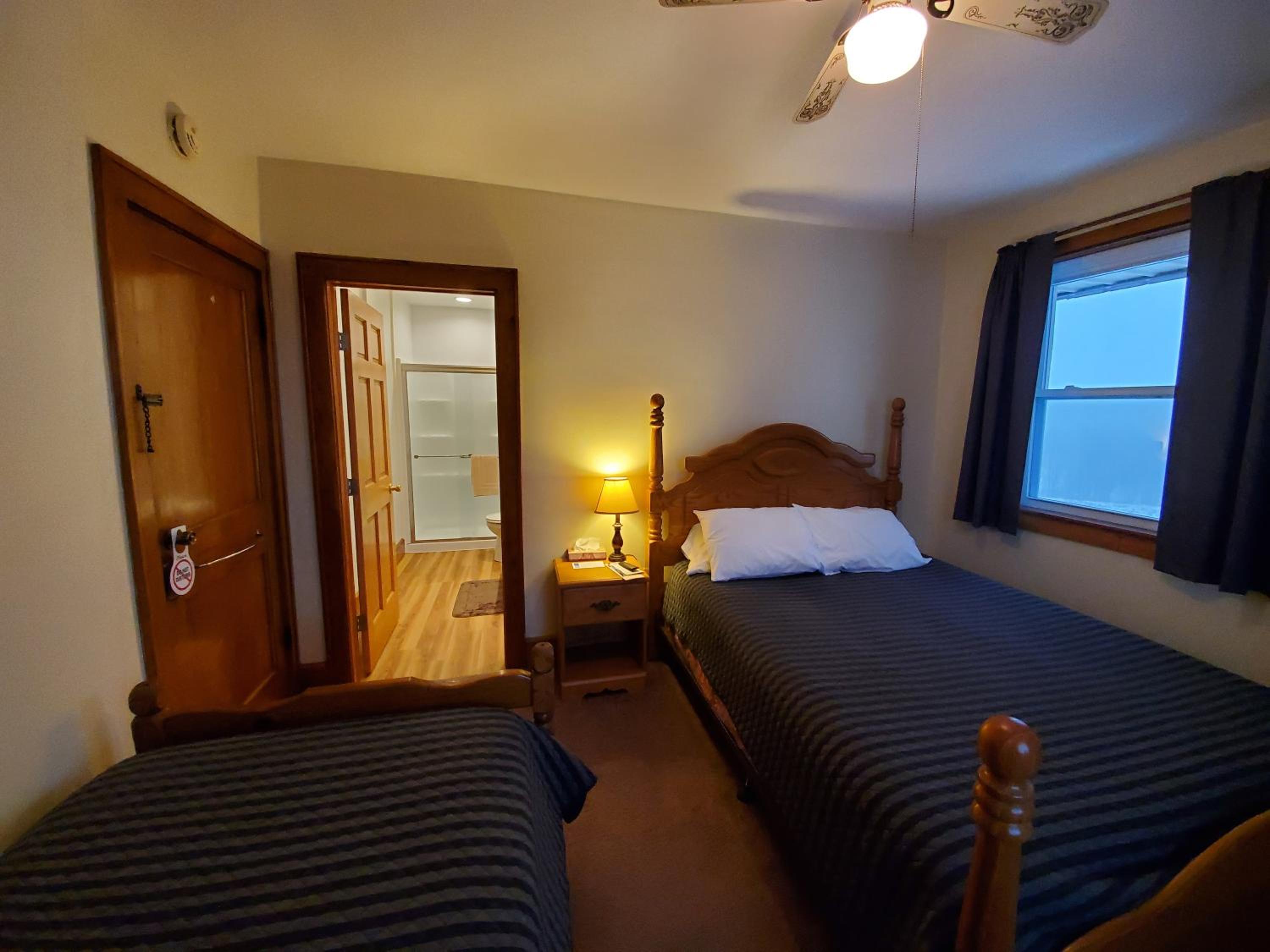 Lakewood Lodge & Restaurant