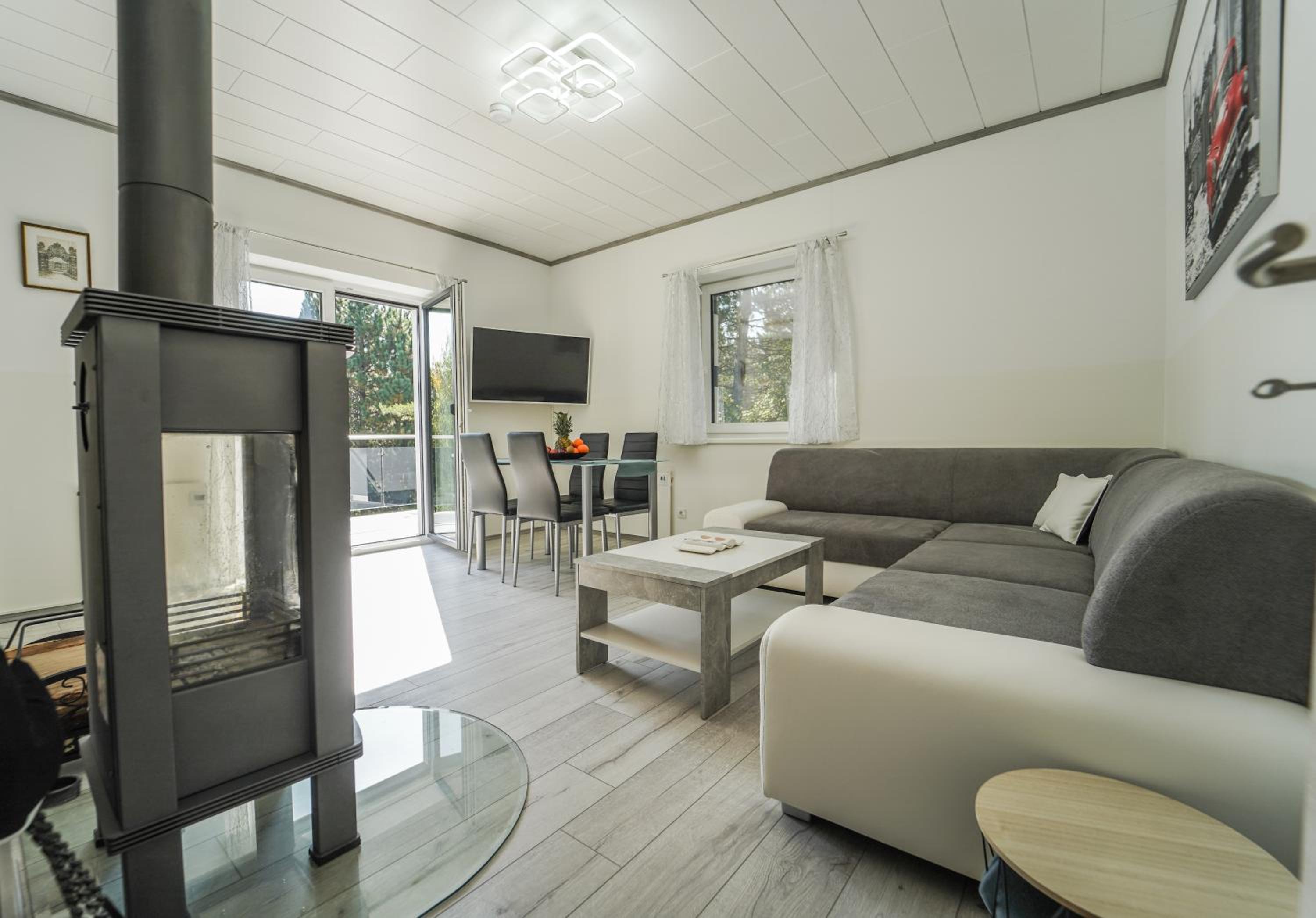 Behagliches Cottage mit Kamin mitten im Wald
