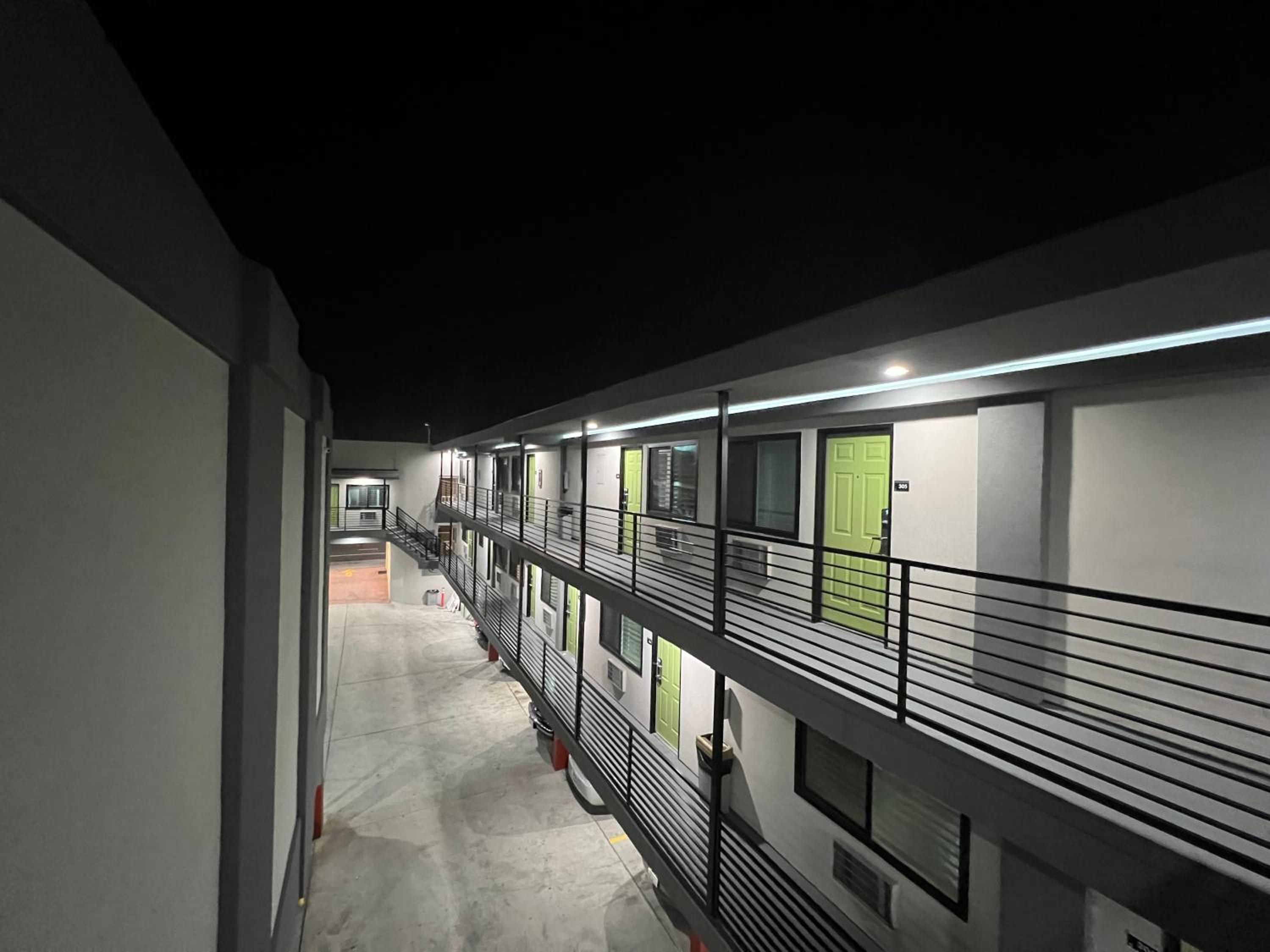 Deluxe Inn Hawthorne/ LAX